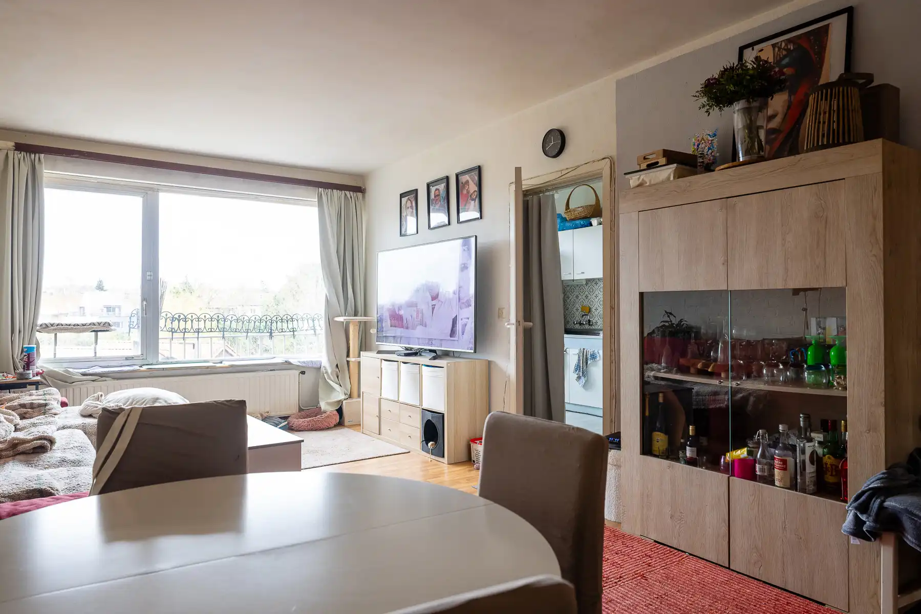 Ruim appartement met 2 slaapkamers en balkon foto 4