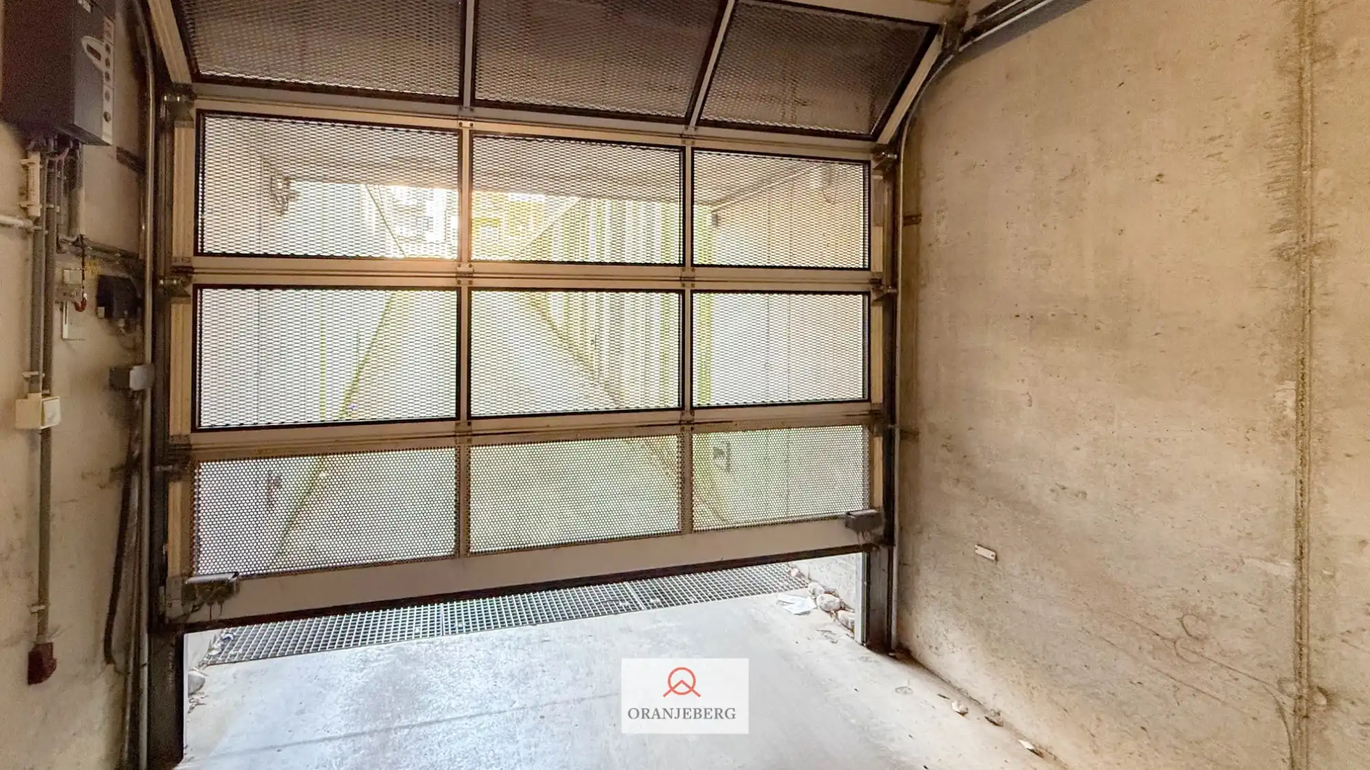 Nieuwbouw autostaanplaats te huur in afgesloten parkeergarage nabij Gent centrum foto 7