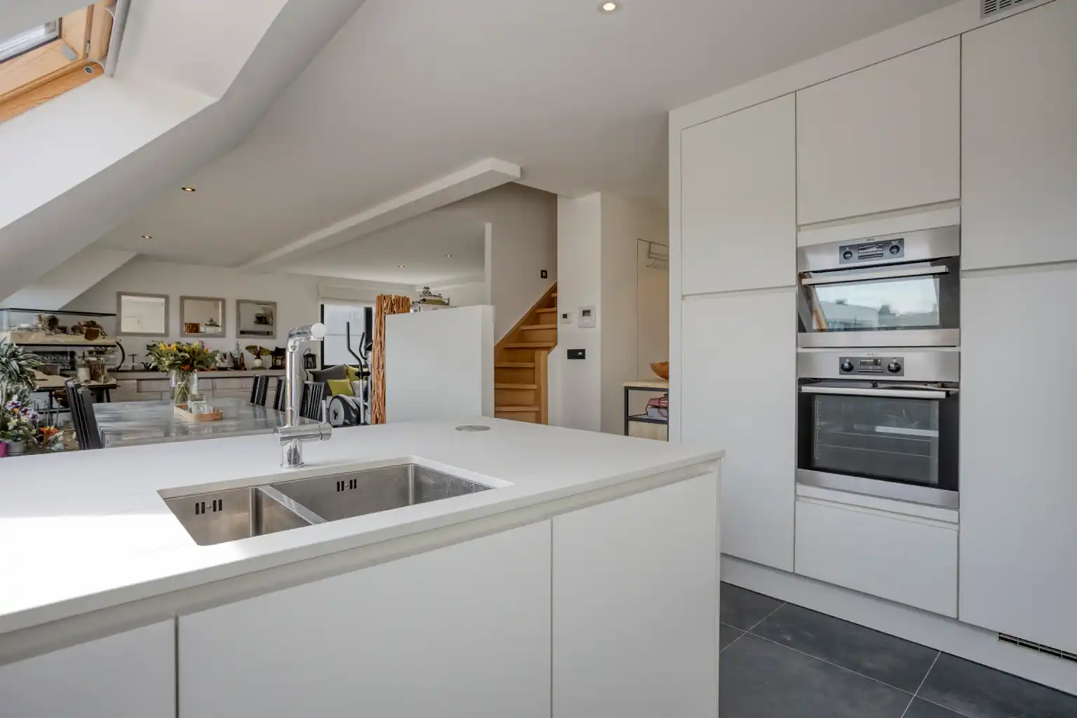 Prachtig gerenoveerde duplex appartement gelegen te Wemmel foto 4