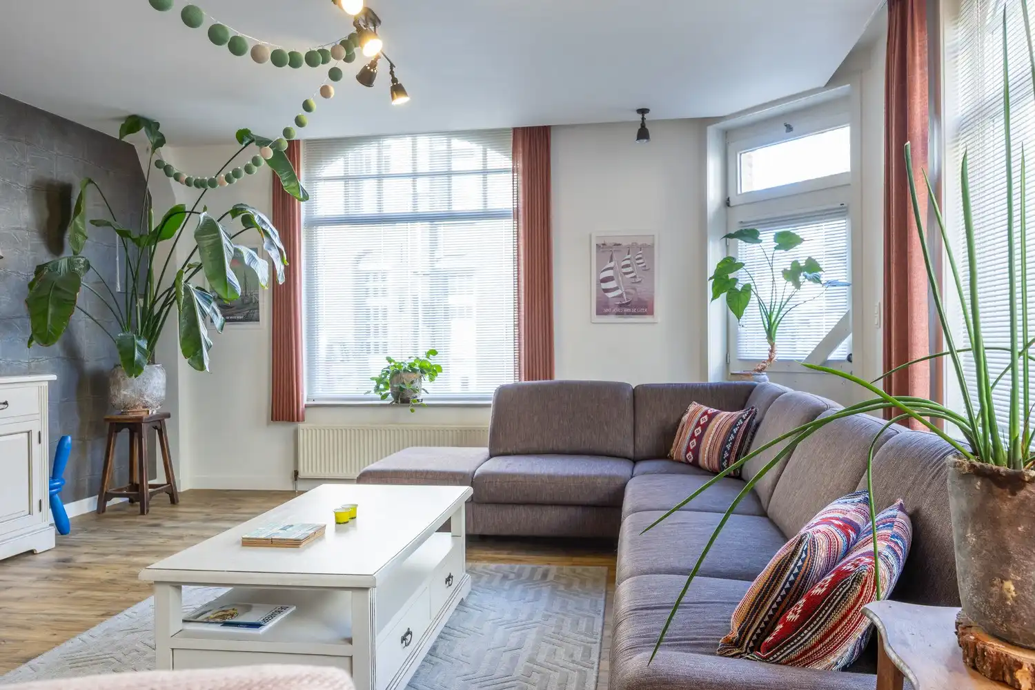 MAGISTRAAL HERENHUIS IN HET CENTRUM VAN NIEUWPOORT-STAD – OFFICIËLE 4-STERREN VAKANTIEWONING MET APPARTEMENT, INKOMSTEN EN 2 GARAGES foto 13