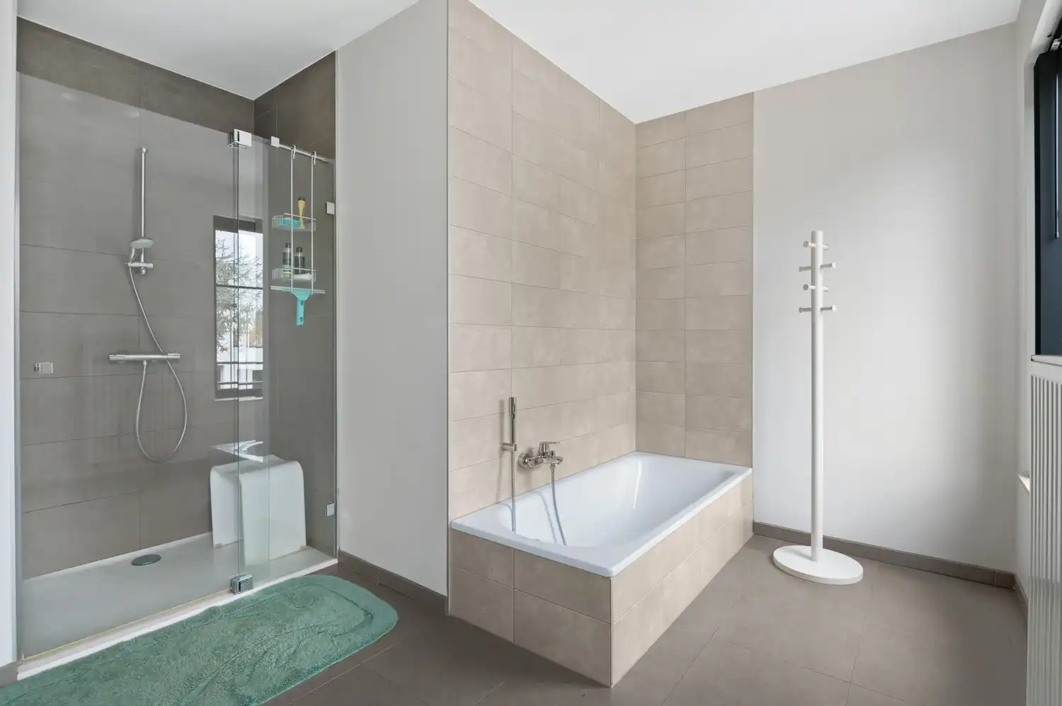 Instapklaar appartement met 2 slaapkamers, terras en ondergrondse staanplaats in Broechem! foto 11