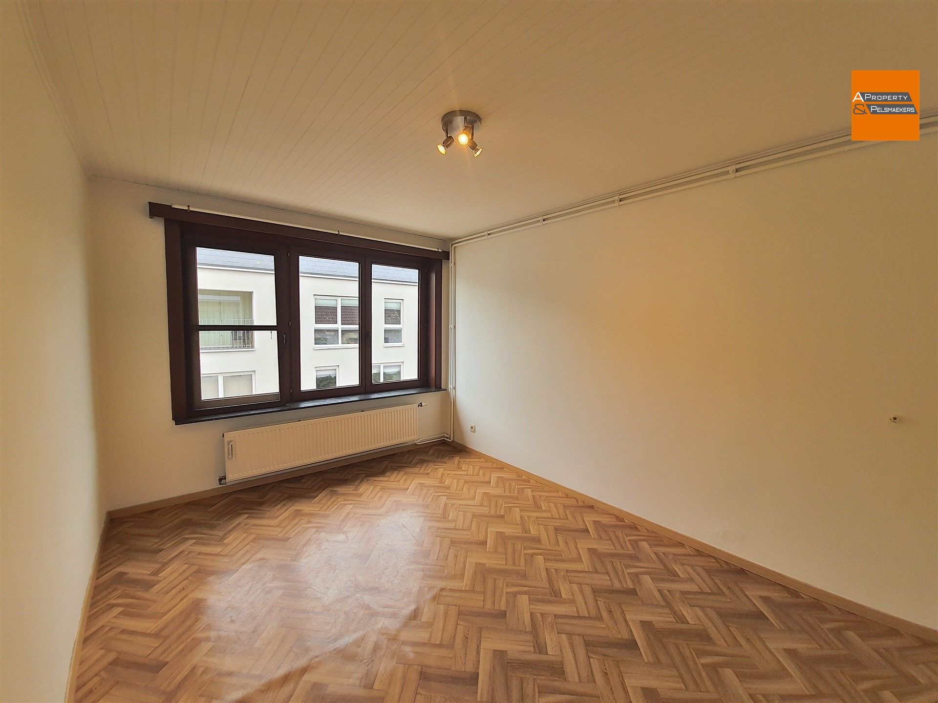 Gezellig appartement met 2 slaapkamers, terras, garage en privé tuin op toplocatie foto 4