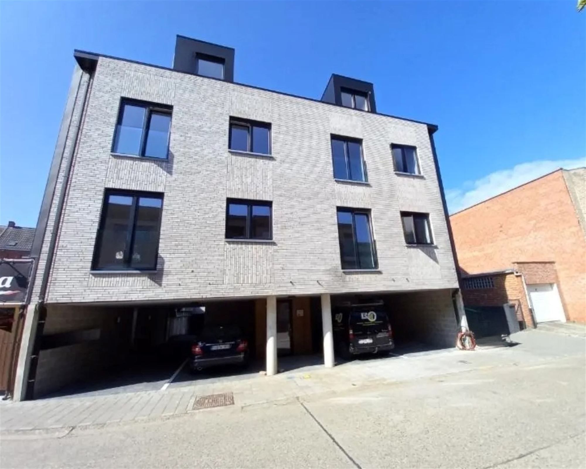 Prachtig appartement pal in het centrum van Heist-op-den-Berg foto {{pictureIndex}}