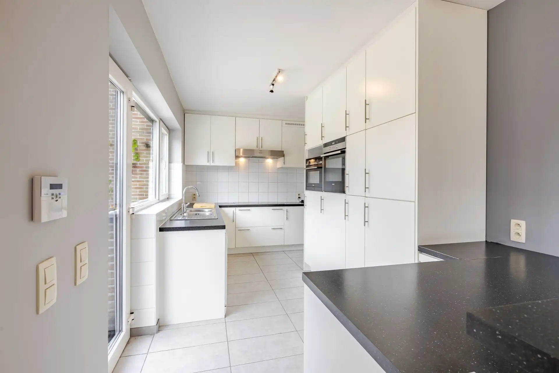 Instapklare halfopen bebouwing met 3 slaapkamers, zonnepanelen en zonnige tuin te Aalst foto 11