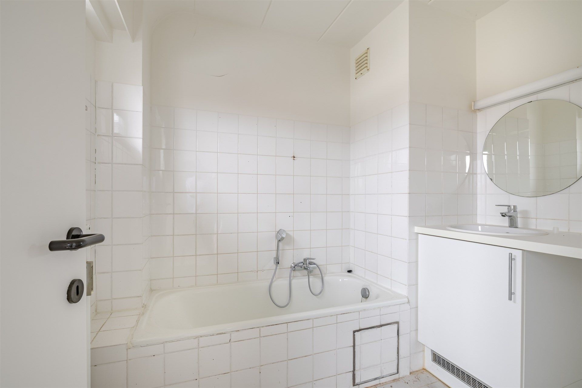 Opbrengsteigendom bestaande uit 7 appartementen + 1 kantoorruimte + 13 overdekte autostaanplaatsen foto 20