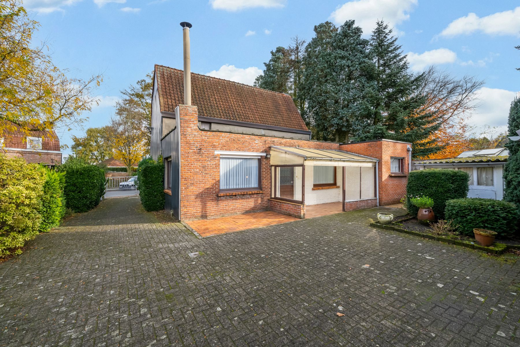 Te renoveren woning op groot perceel grond foto 17