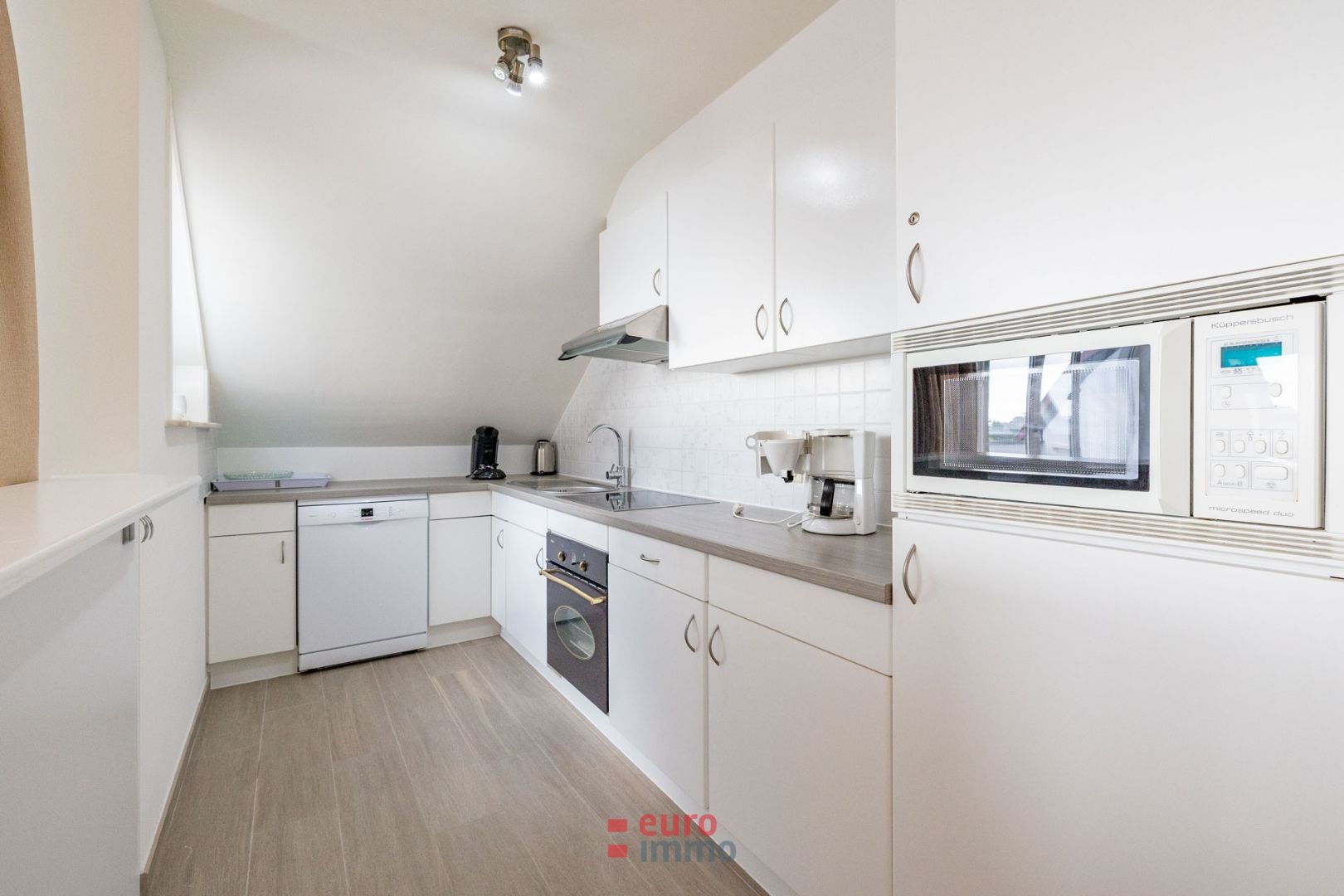 Zalig gelegen appartement met 2 slaapkamers in een zéér rustig domein tussen Westende en Middelkerke, op 300m van de zee en het zandstrand. foto 10