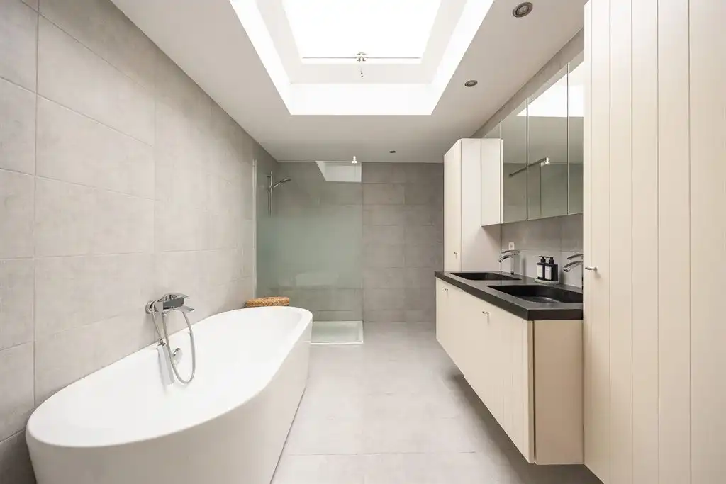 Ruime instapklare woning vlakbij het Rivierenhof foto 11