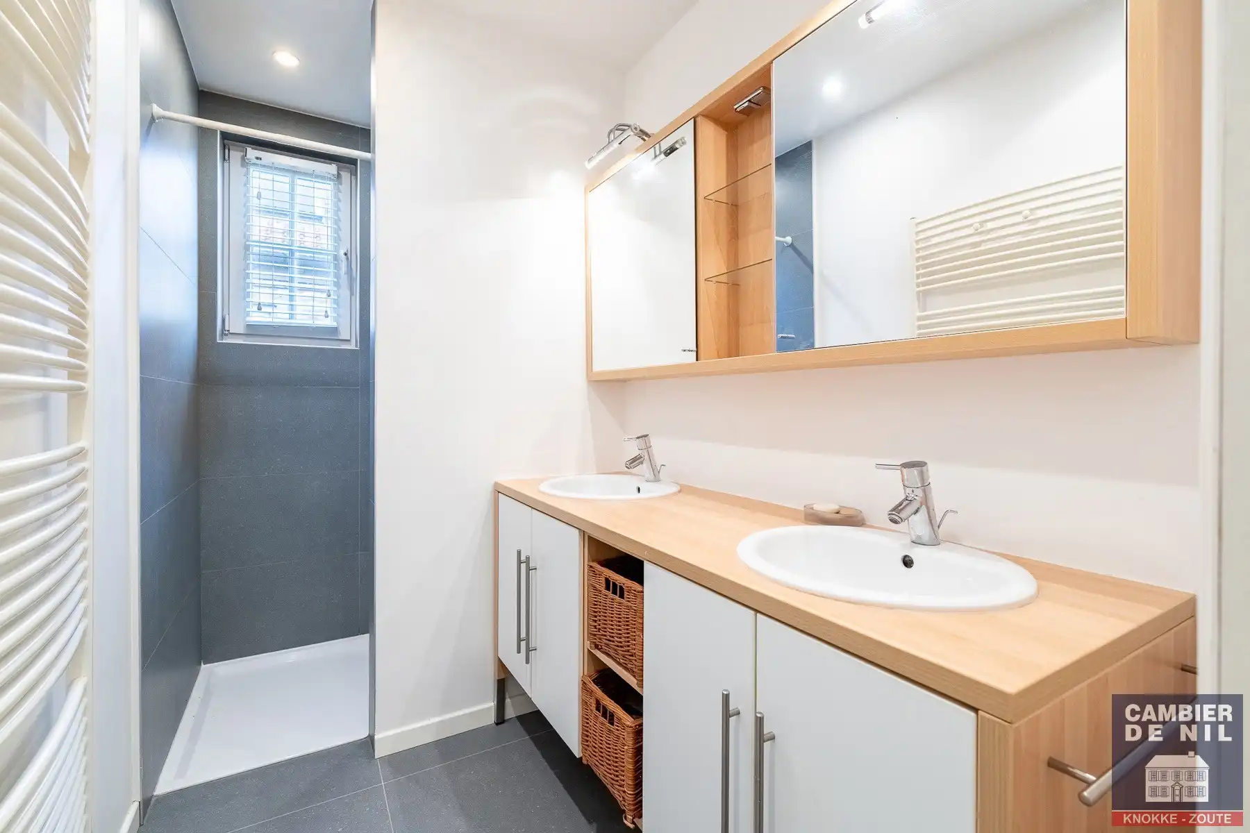 Instapklare , gemeubelde woning gelegen in Oud-Knokke vlakbij de groentenmarkt foto 21