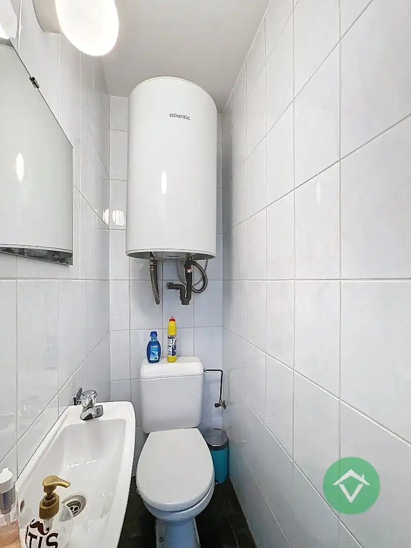 Volledig gerenoveerd handelspand met woonst en garage te Koekelare foto 20