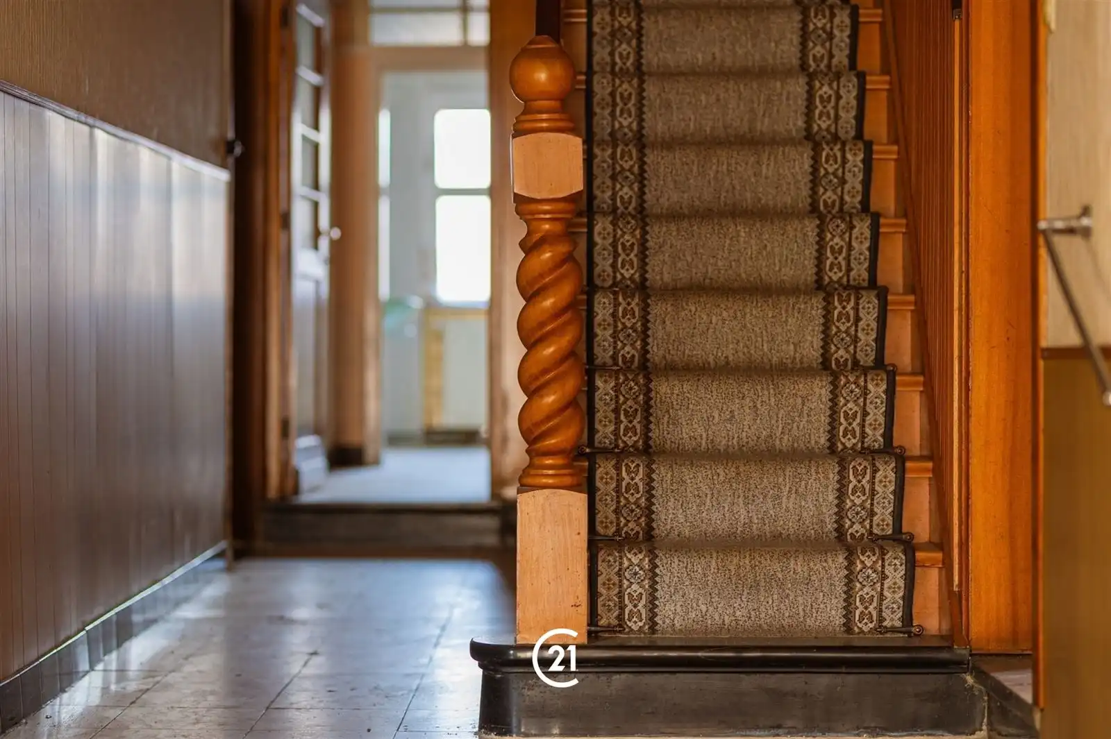 Uitzonderlijk renovatieproject met authentieke kapel! foto 11