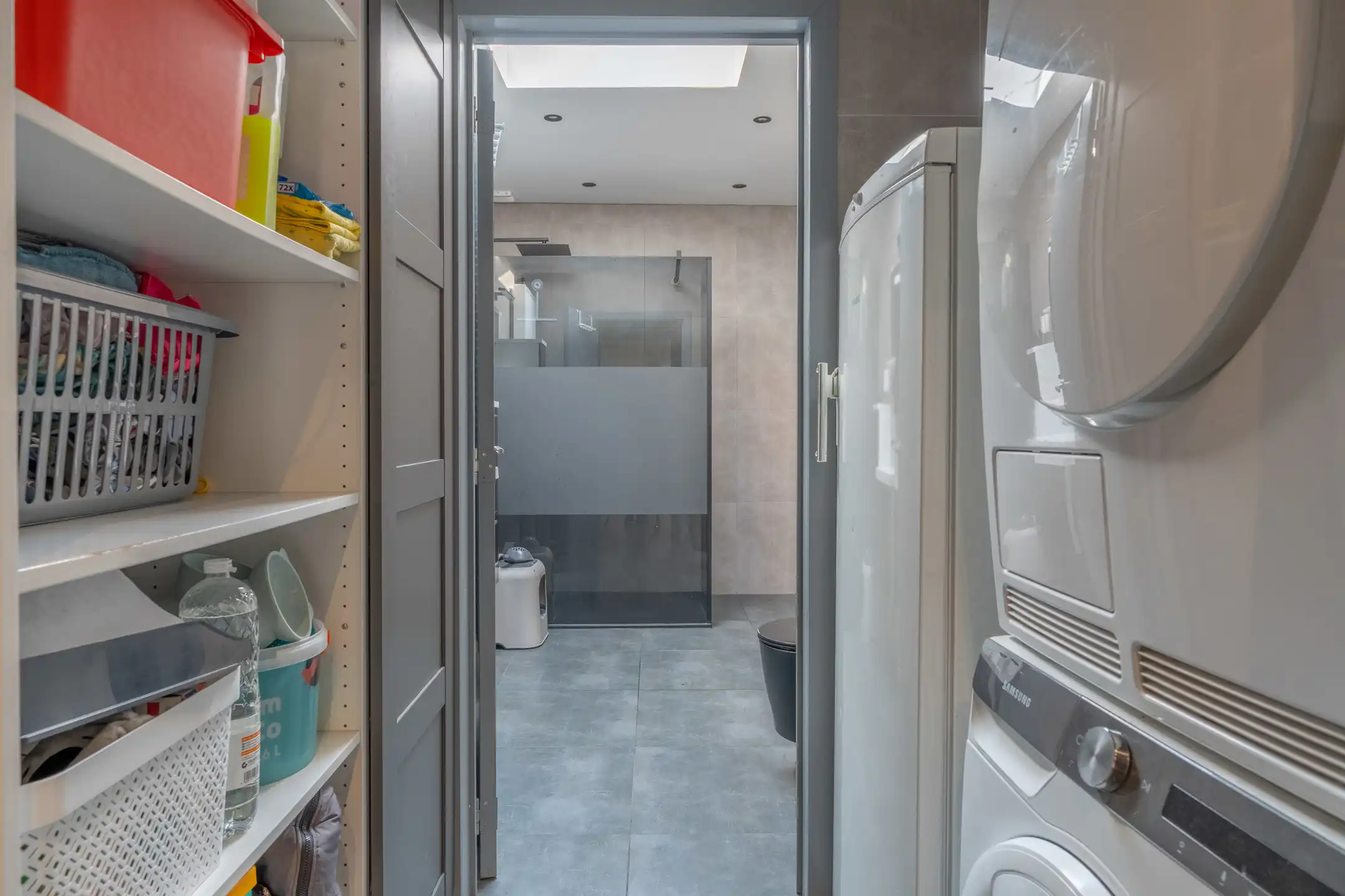 Recent gerenoveerde woning (2023) met 2 slaapkamers en gezellige stadstuin. foto 12