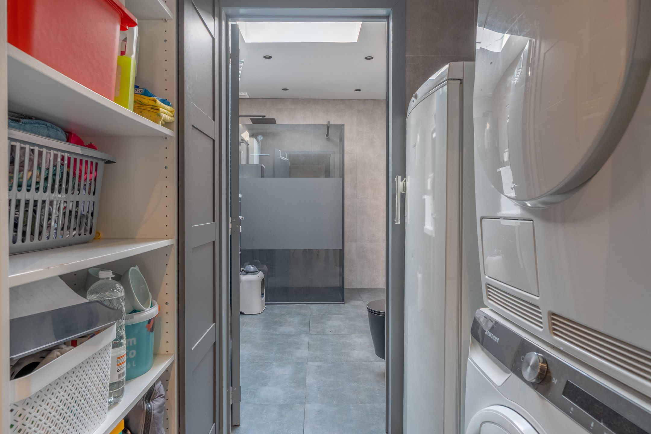 Recent gerenoveerde woning (2023) met 2 slaapkamers en gezellige stadstuin. foto 12