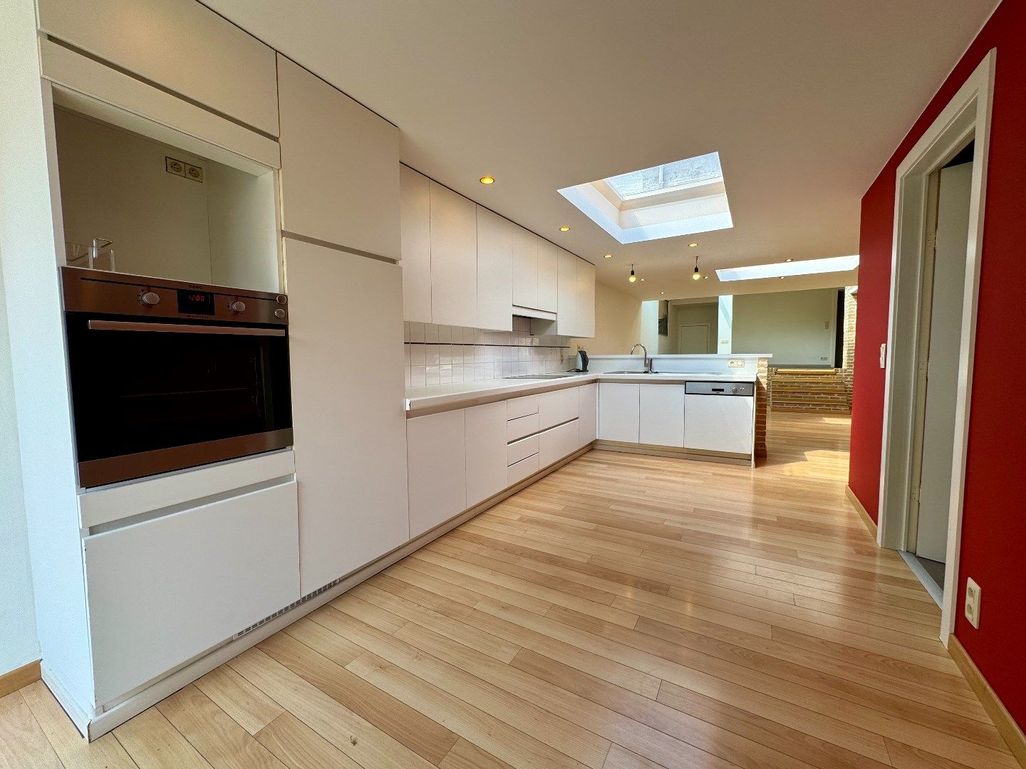 INSTAPKLARE WONING MET 3 SLPKS, TUIN EN OPRIT foto 8