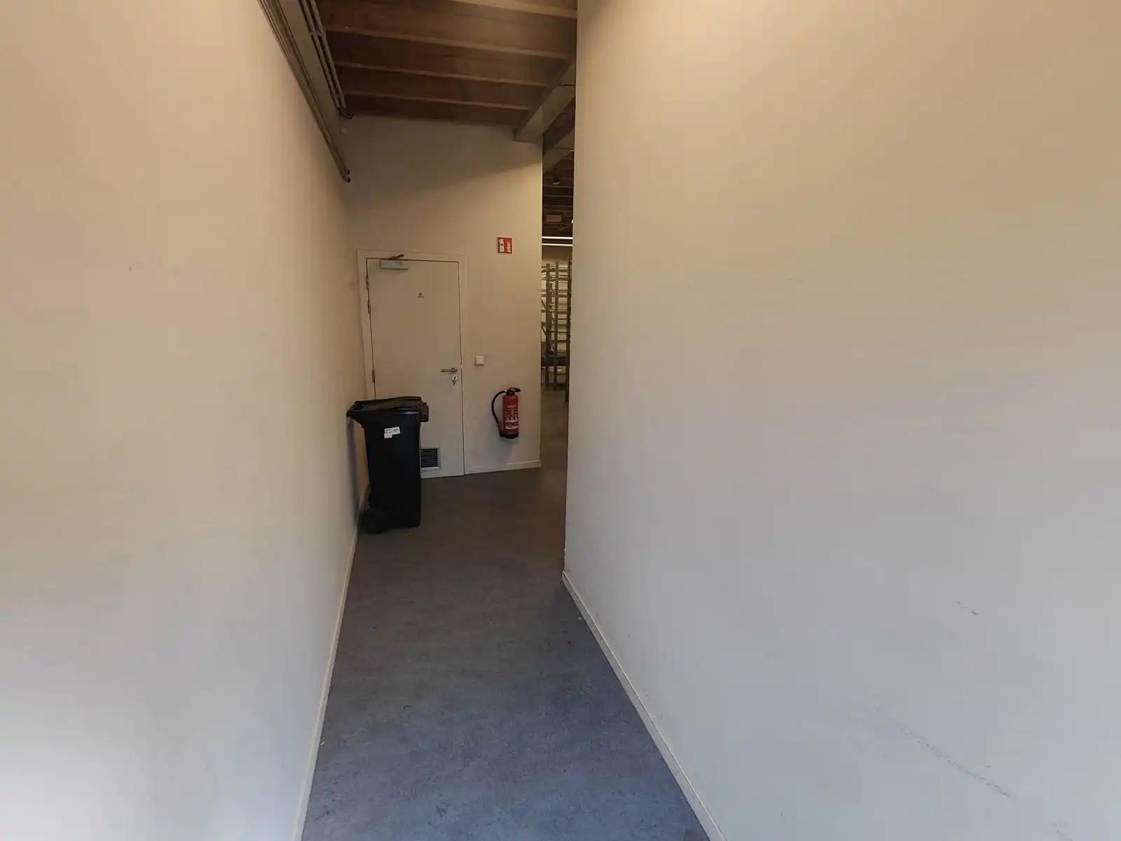 Handelspand in het commercieel centrum van Beveren foto 14