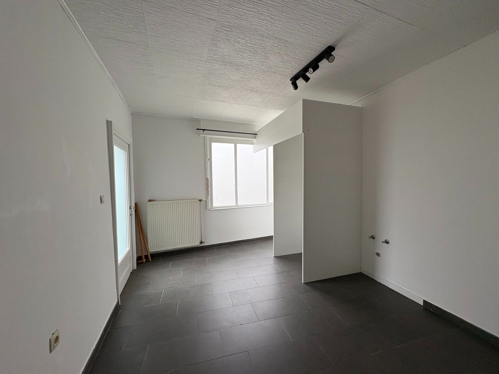🏠 Vernieuwde gezinswoning met handelsgedeelte – renovatie 2022 foto 17