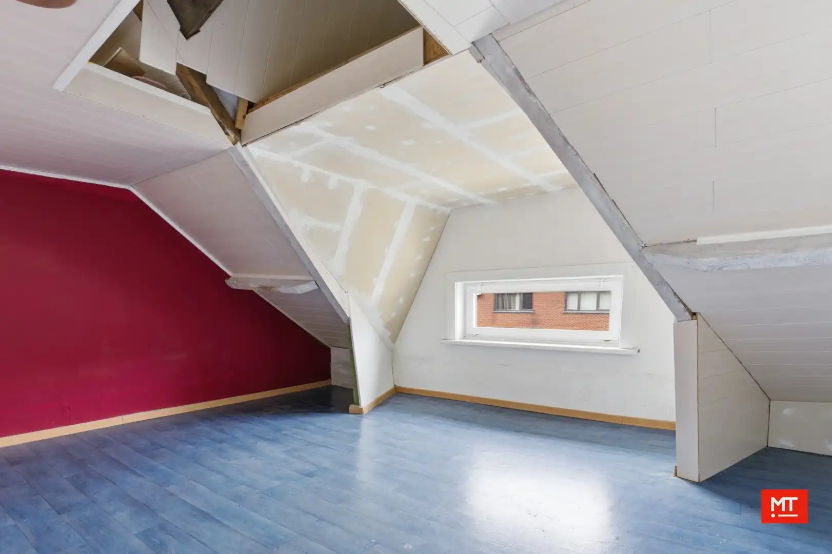 Ruime, instapklare woning met 4 slaapkamers en zonnige tuin in Wevelgem foto 14