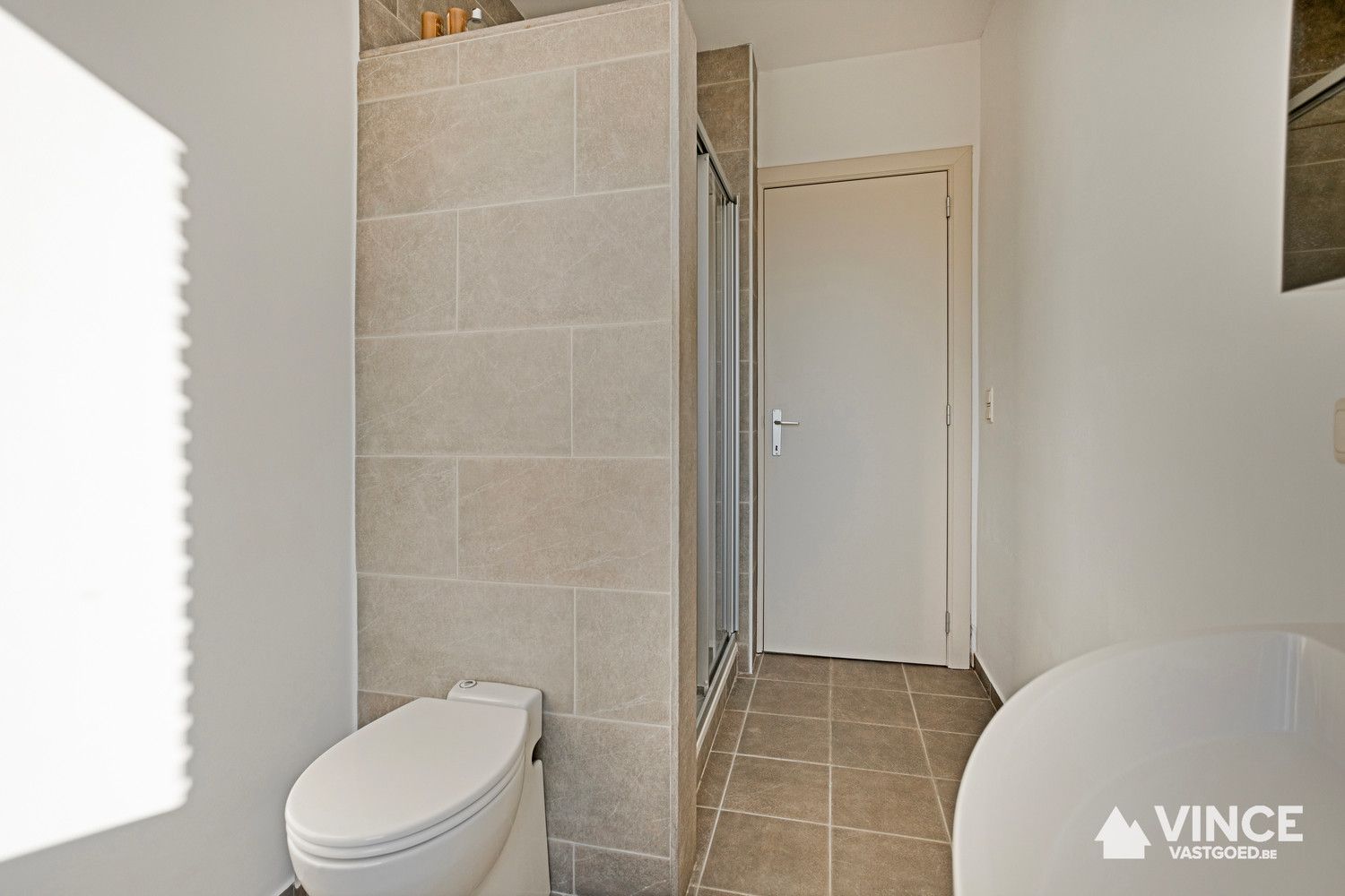 Prachtig huis met indrukwekkende elementen, ruime indeling en leuke tuin foto 29
