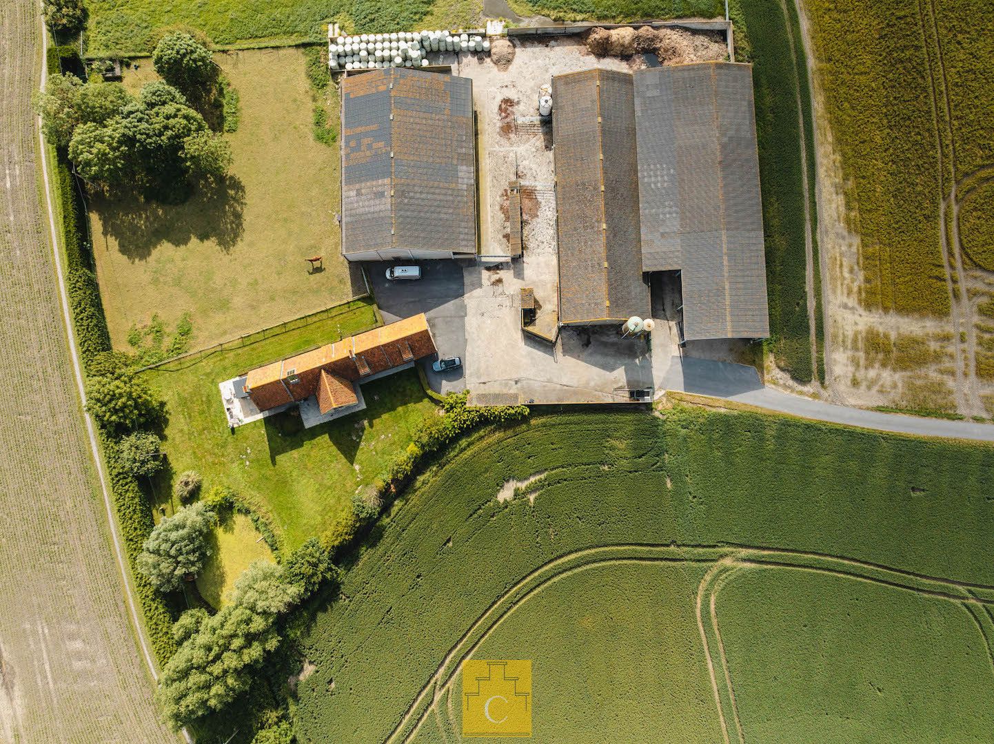 Boerderij te midden van de velden in het pittoreske Eggewaartskapelle, Veurne foto 3