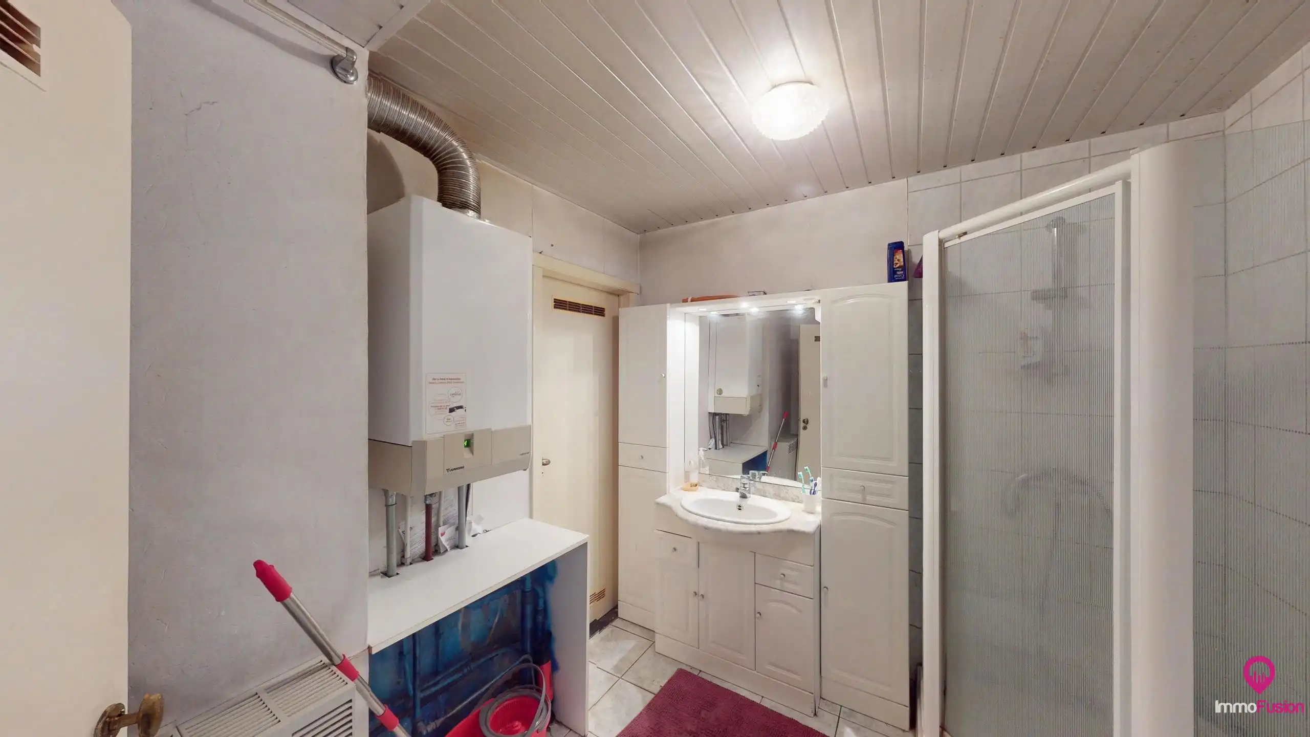 Te renoveren woning met potentieel te koop in Houthalen! foto 11