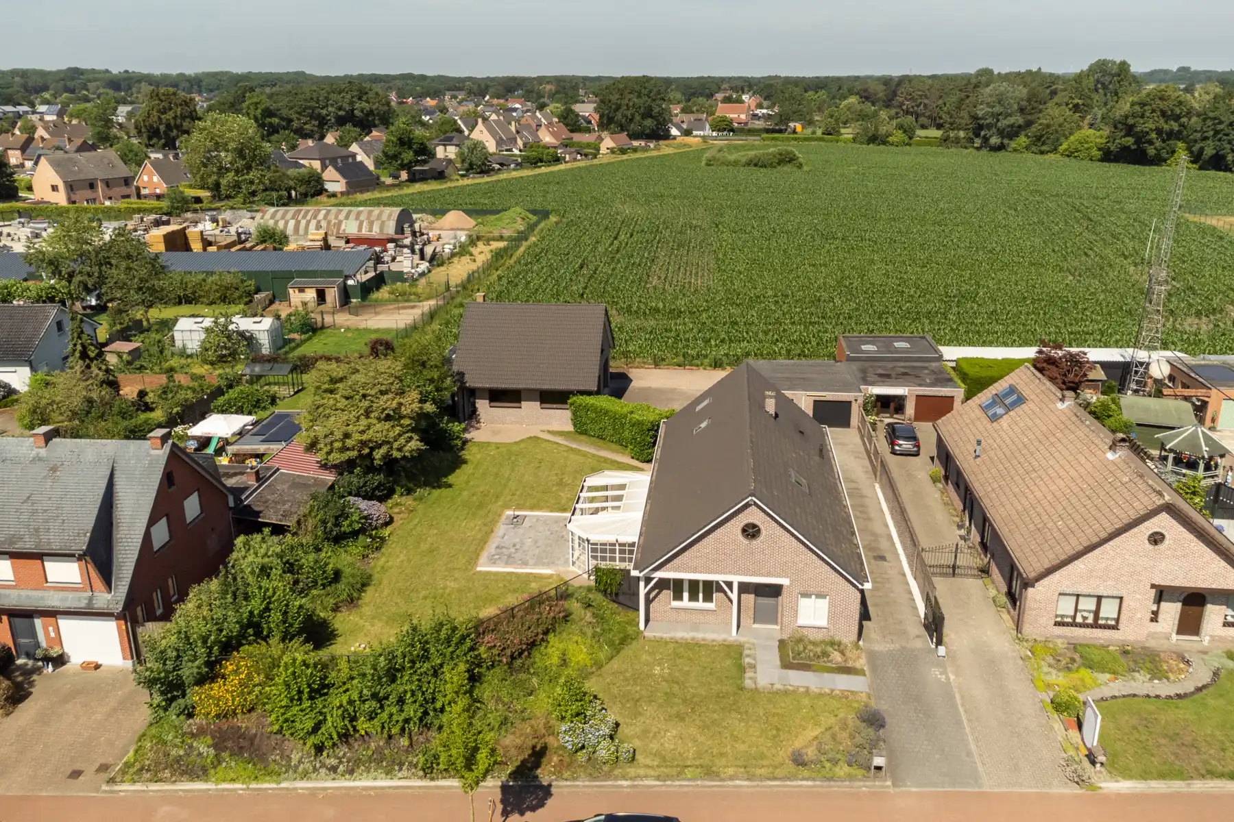 Gerenoveerde laagbouwwoning met grote opslagruimte op ca 1.374m² (opsplitsing tot 2 bouwgronden mogelijk). foto 32