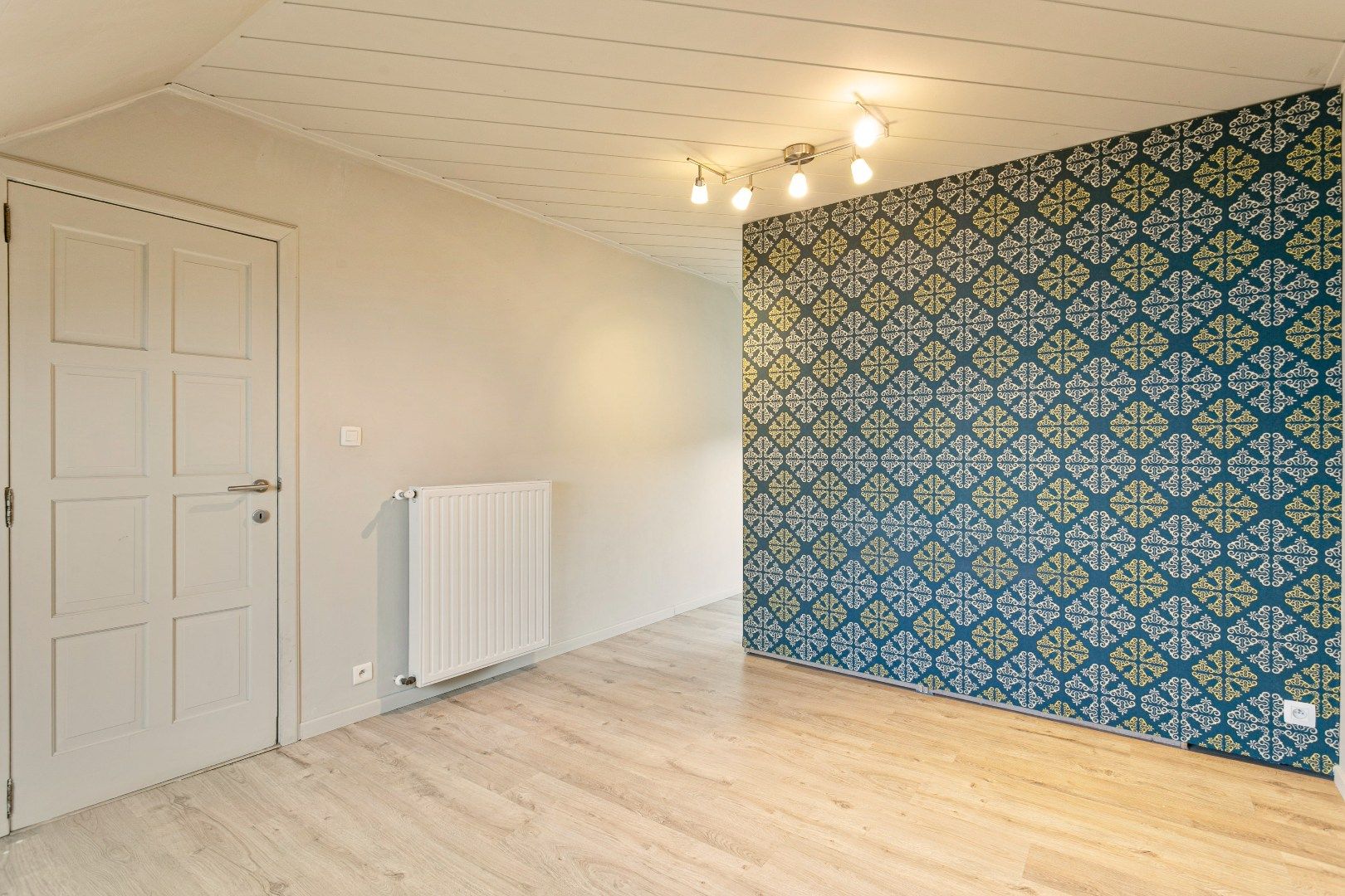 Ruim en zonnig appartement met terras + privé staanplaats foto 8