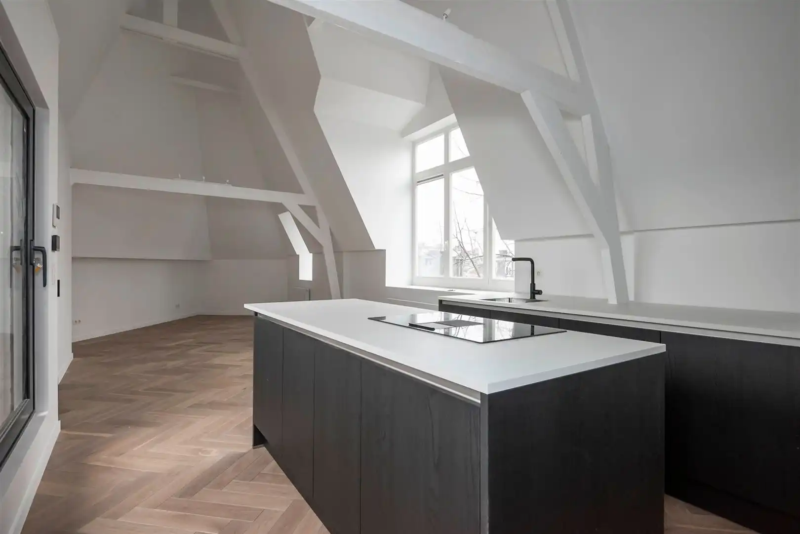 Majestueus burgerhuis met studio foto 24