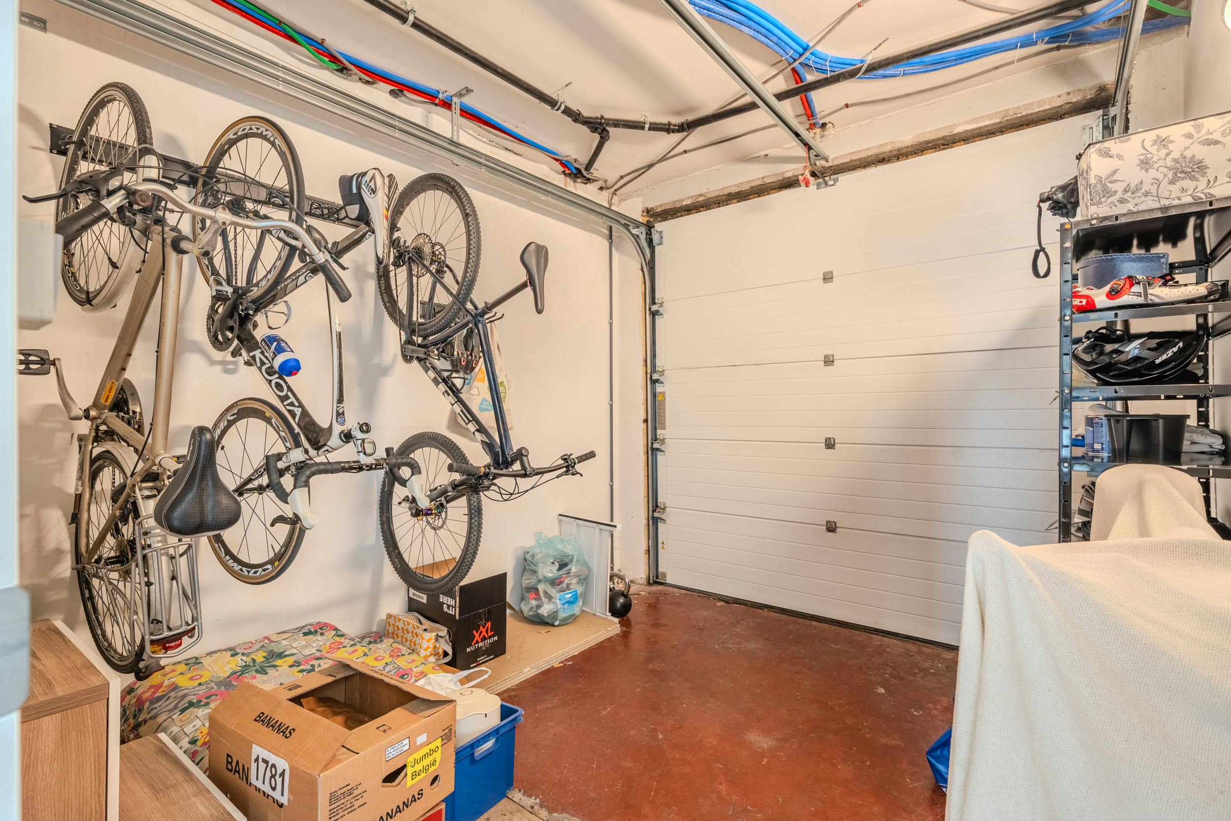 Huis te koop met zes slaapkamers en zongerichte tuin. foto 18