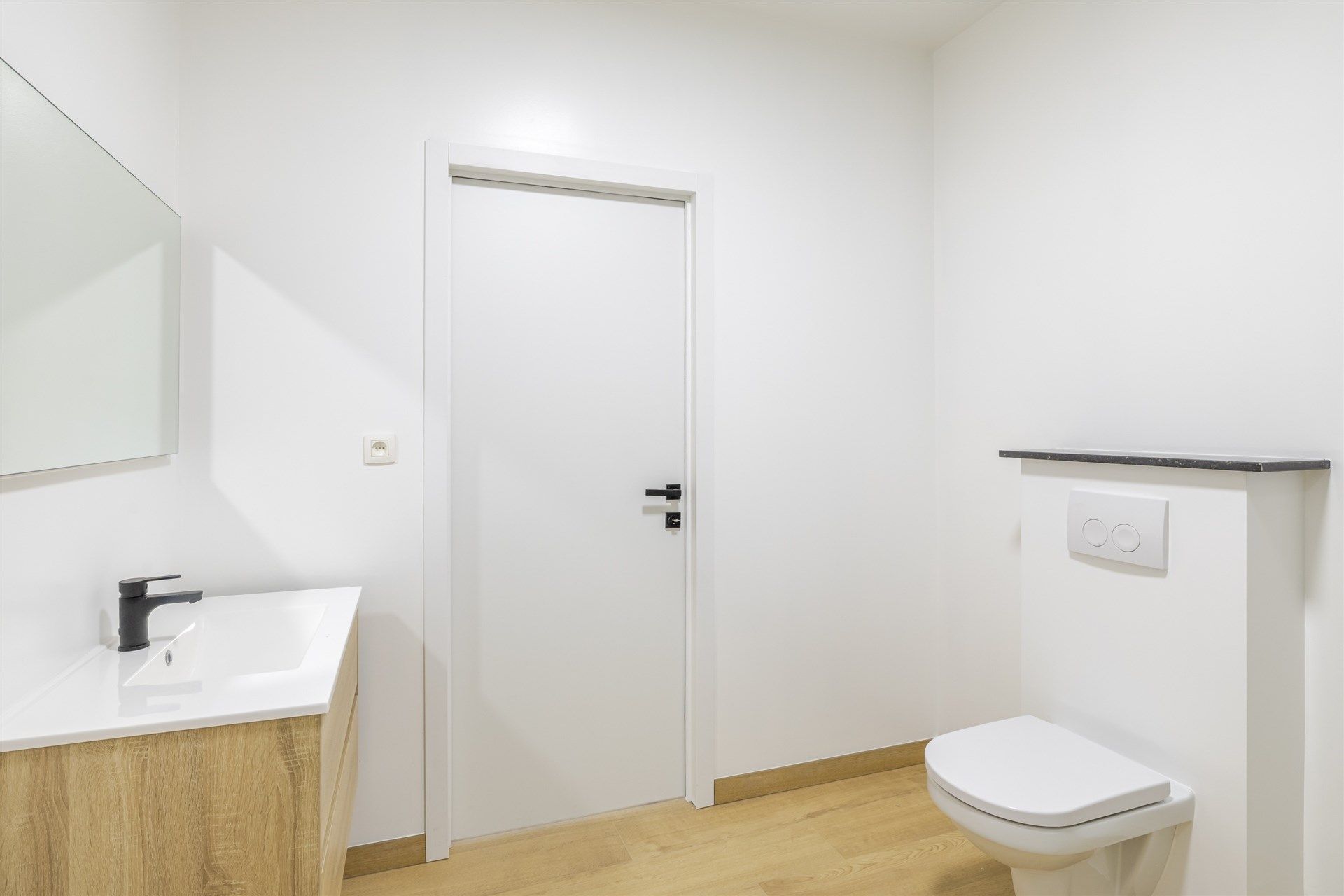 Subliem gerenoveerde woning met 3 slks en tuin foto 10