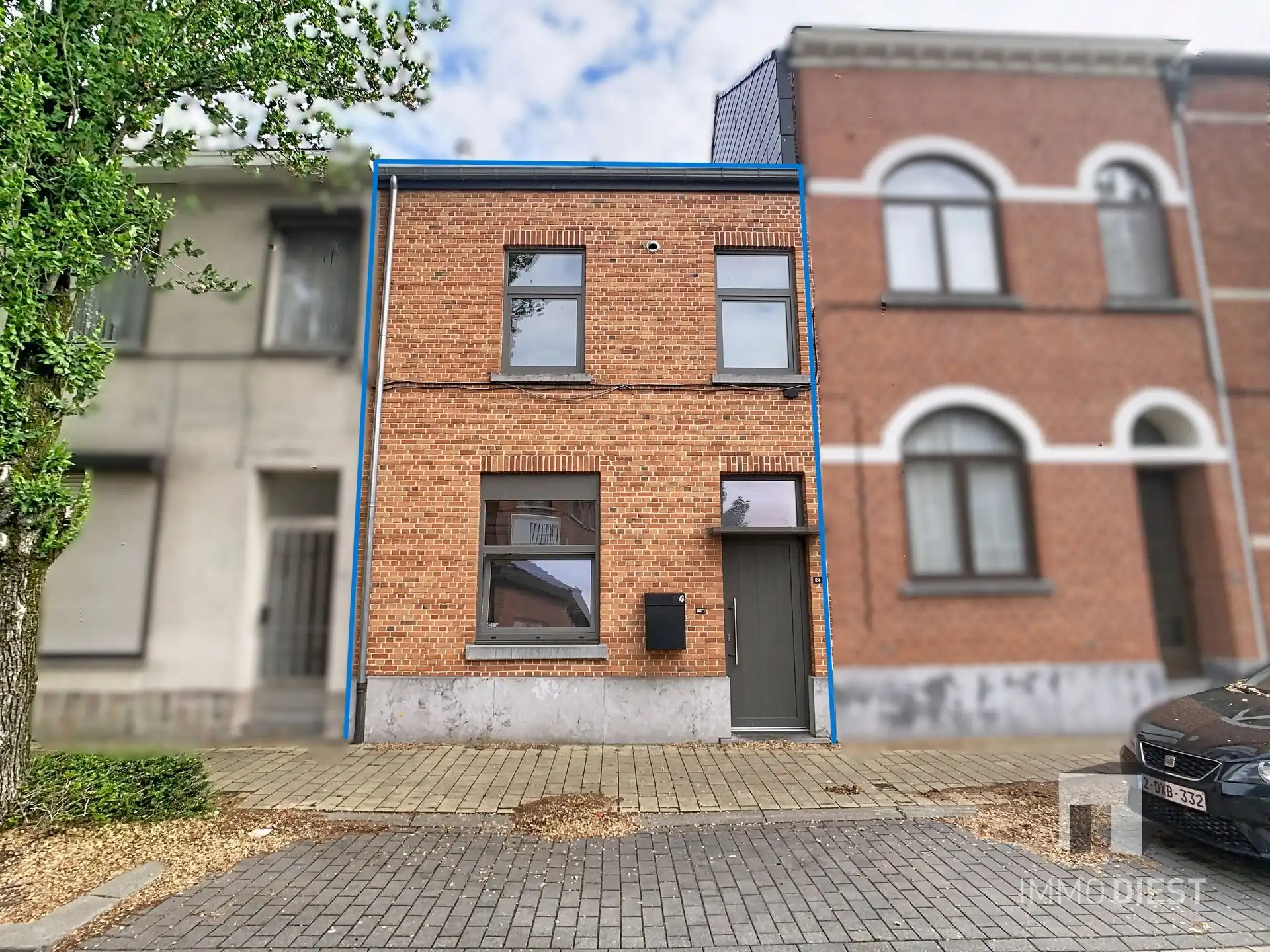Knappe rijwoning met tuin en terras foto {{pictureIndex}}