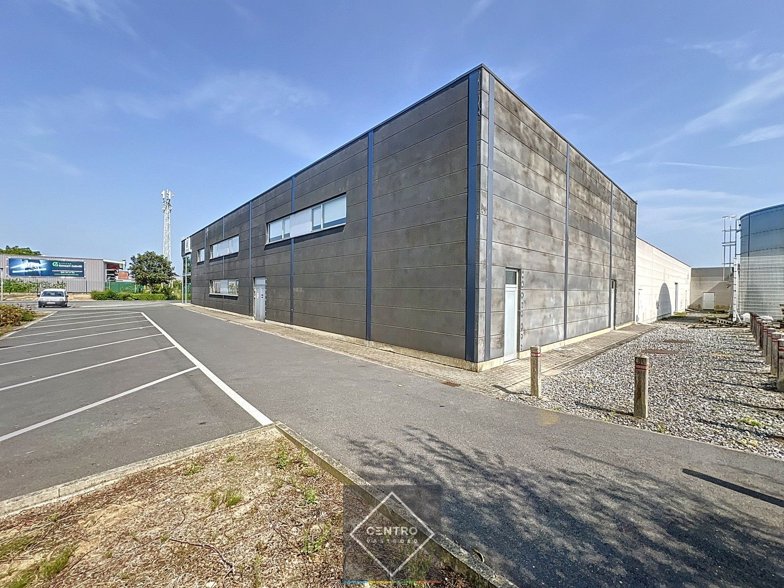 Instapklaar PERFECT onderhouden multifunctioneel BEDRIJFSPAND (1.180 m²) voor handel, kantoor of dienstensector (huidige uitbating: opleidingscentrum) ! foto 4