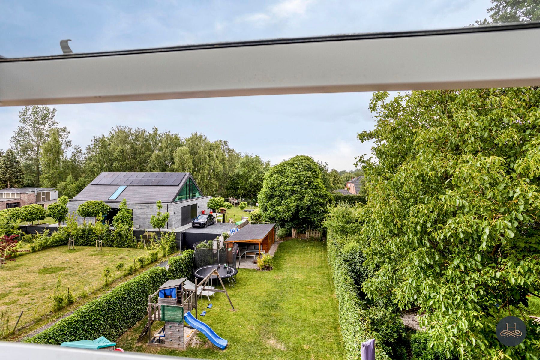 Charmante, gerenoveerde halfopen woning met grote tuin foto 2