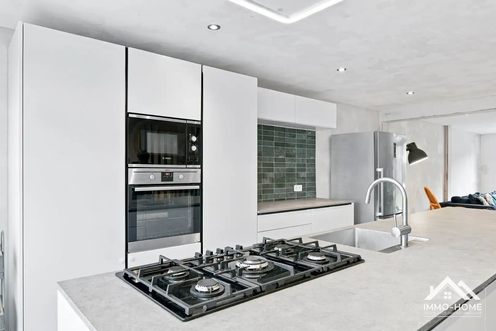 Prachtige gerenoveerde woning op een topligging in Sint-Amandsberg! foto 3