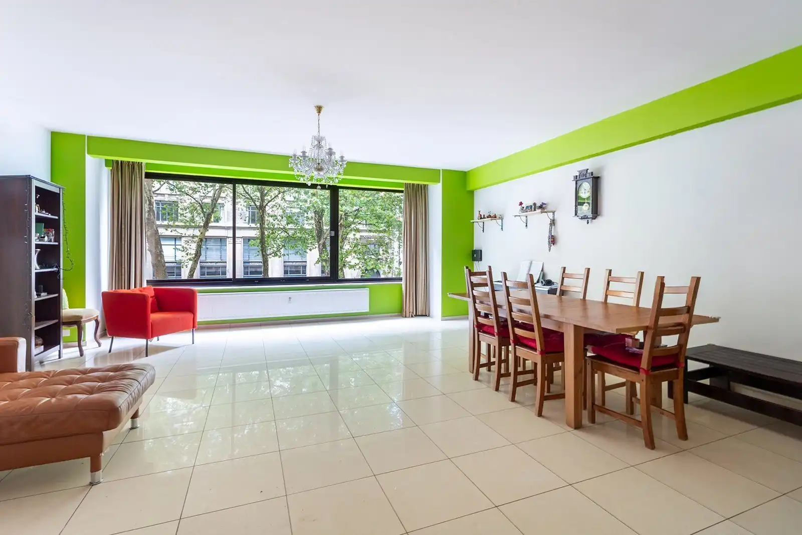 Uiterst ruim vierslaapkamer appartement tussen het Stadspark en de Theaterbuurt!  foto 3