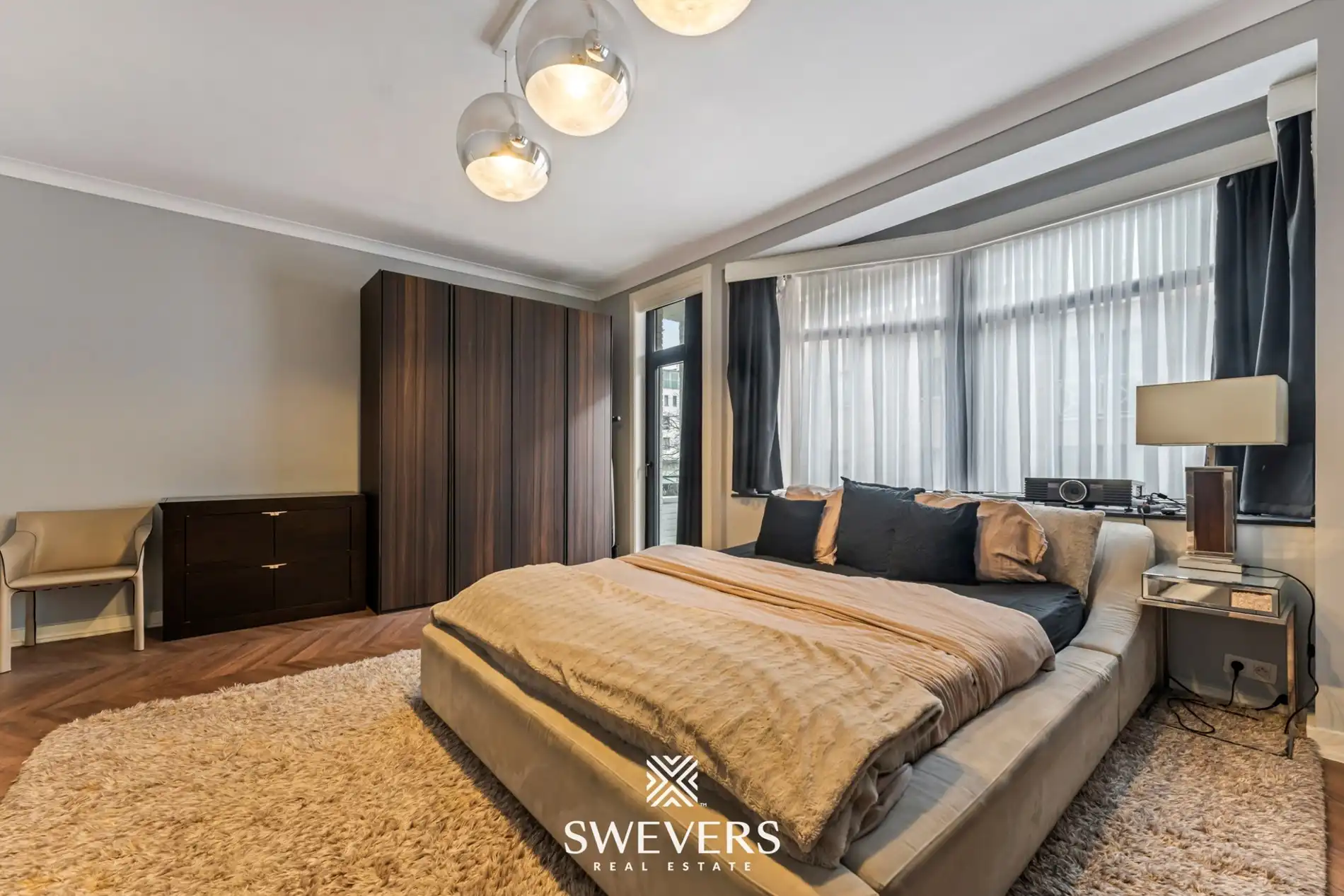 Exclusief gerenoveerde stadswoning met garage en drie terrassen in hartje Hasselt foto 20