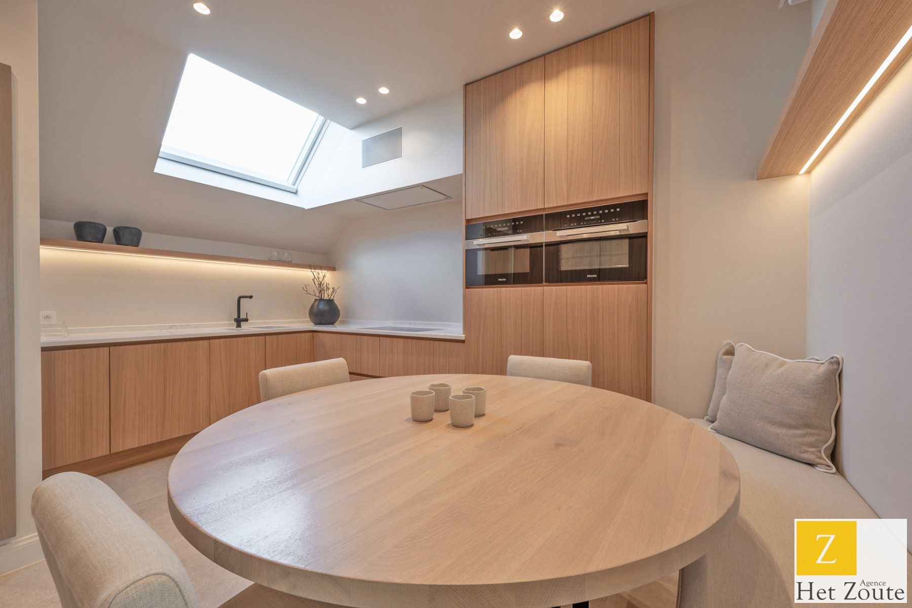 Nieuwbouw penthouse met terras - zicht op approach en zee foto 10