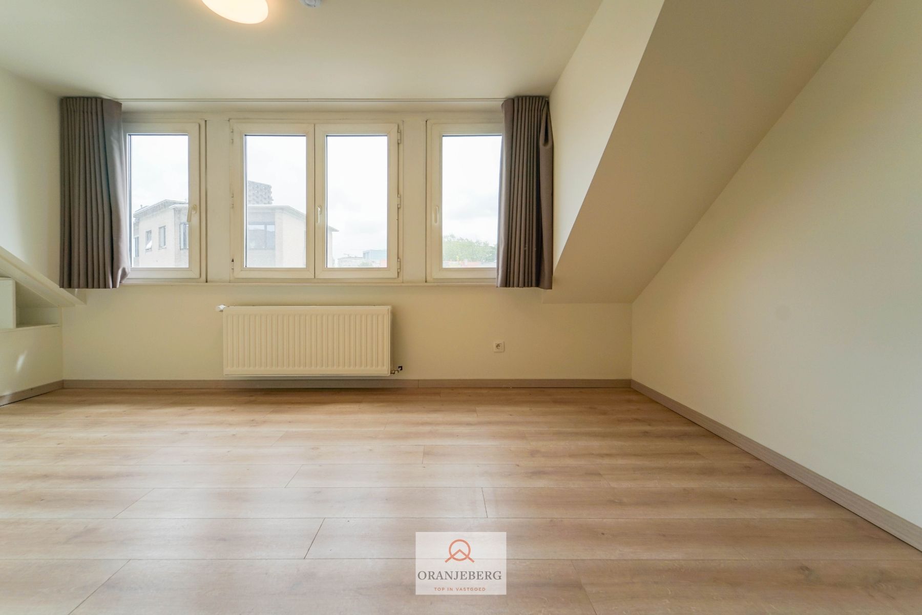 Goed bereikbare rijwoning nabij UZ met 6 slaapkamers te huur foto 19