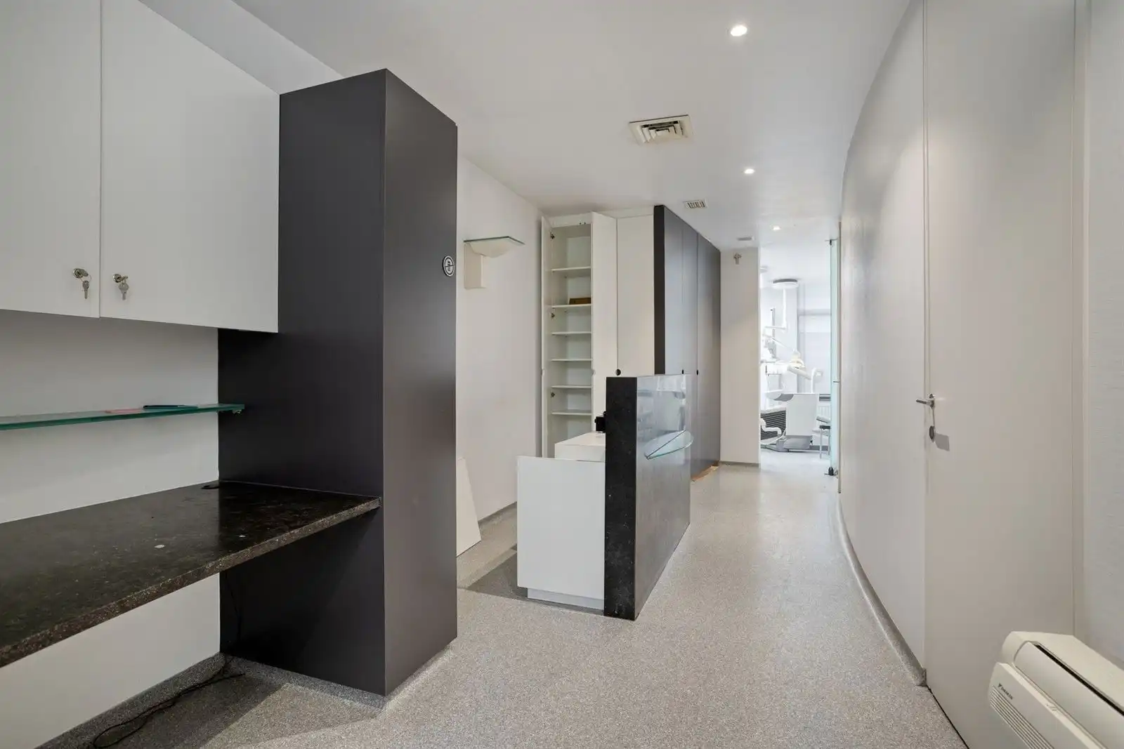 Praktijk + triplexappartement (3 slaapkamers & 2 badkamers) te centrum Halle  foto 8