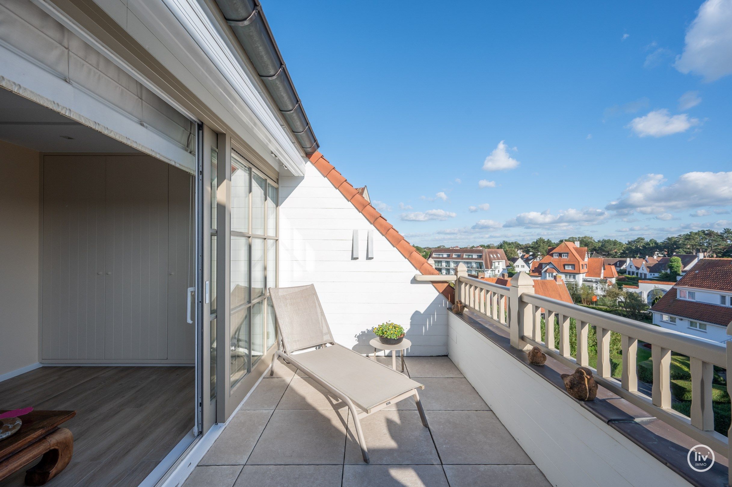  Uitzonderlijk dakappartement met een schitterend zonneterras en een prachtig open zicht over de villa's van het Zoute, gelegen tussen het centrum van Knokke. foto 11