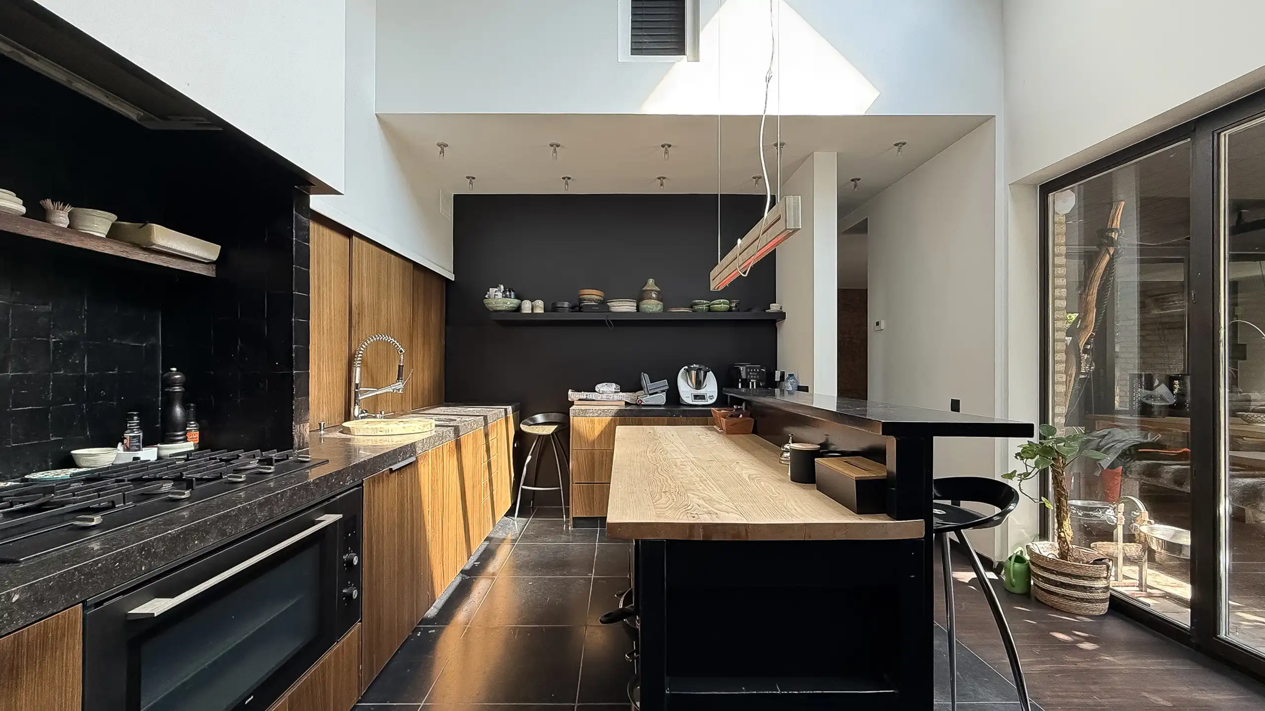 Villa met privé- en praktijkgedeelte – stijlvolle tuin foto 9