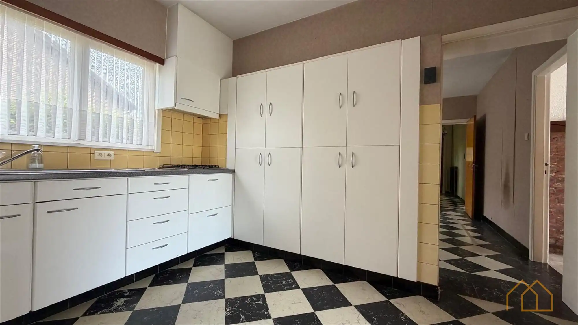 Vrijstaande woning met 3 slk en tuin foto 4