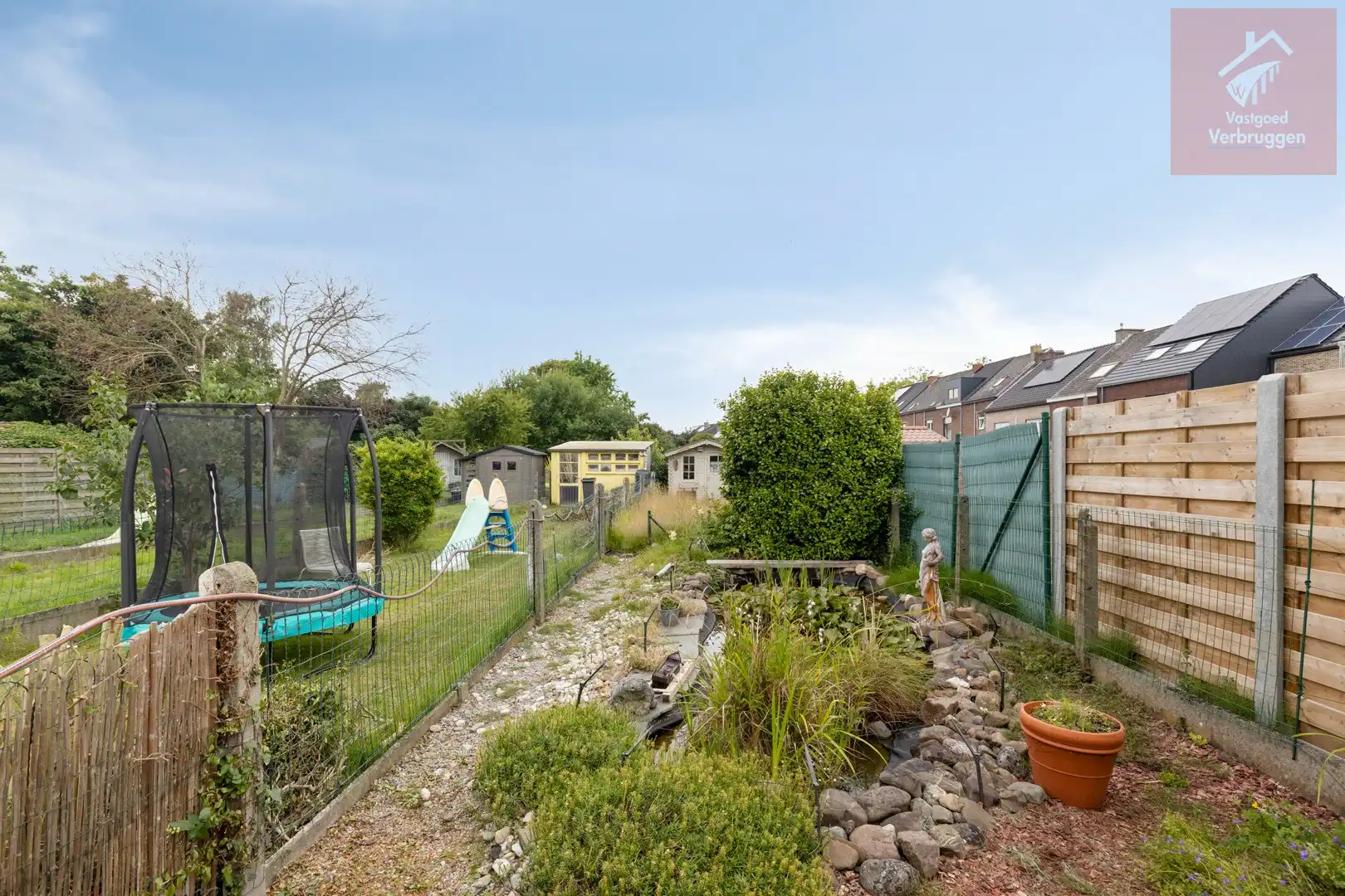 Ruime gezinswoning met 4 slaapkamers en grote tuin foto 16