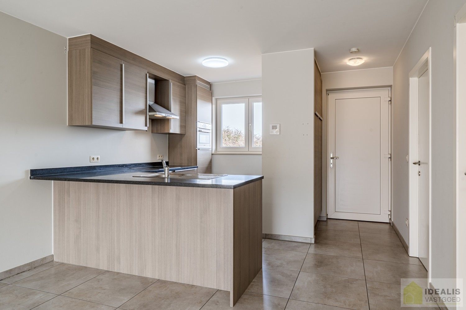 IDEALIS VASTGOED - INSTAPKLAAR APPARTEMENT MET 2 SLAAPKAMERS, AANGENAME LEEFRUIMTE MET AANSLUITEND TERRAS, ONDERGRONDSE PARKEERPLAATS EN BERGRUIMTE. Zeer geschikt voor kandidaten op zoek naar betaalbare woonruimte in nieuwstaat vlak bij de stadskern van Bree! foto 14