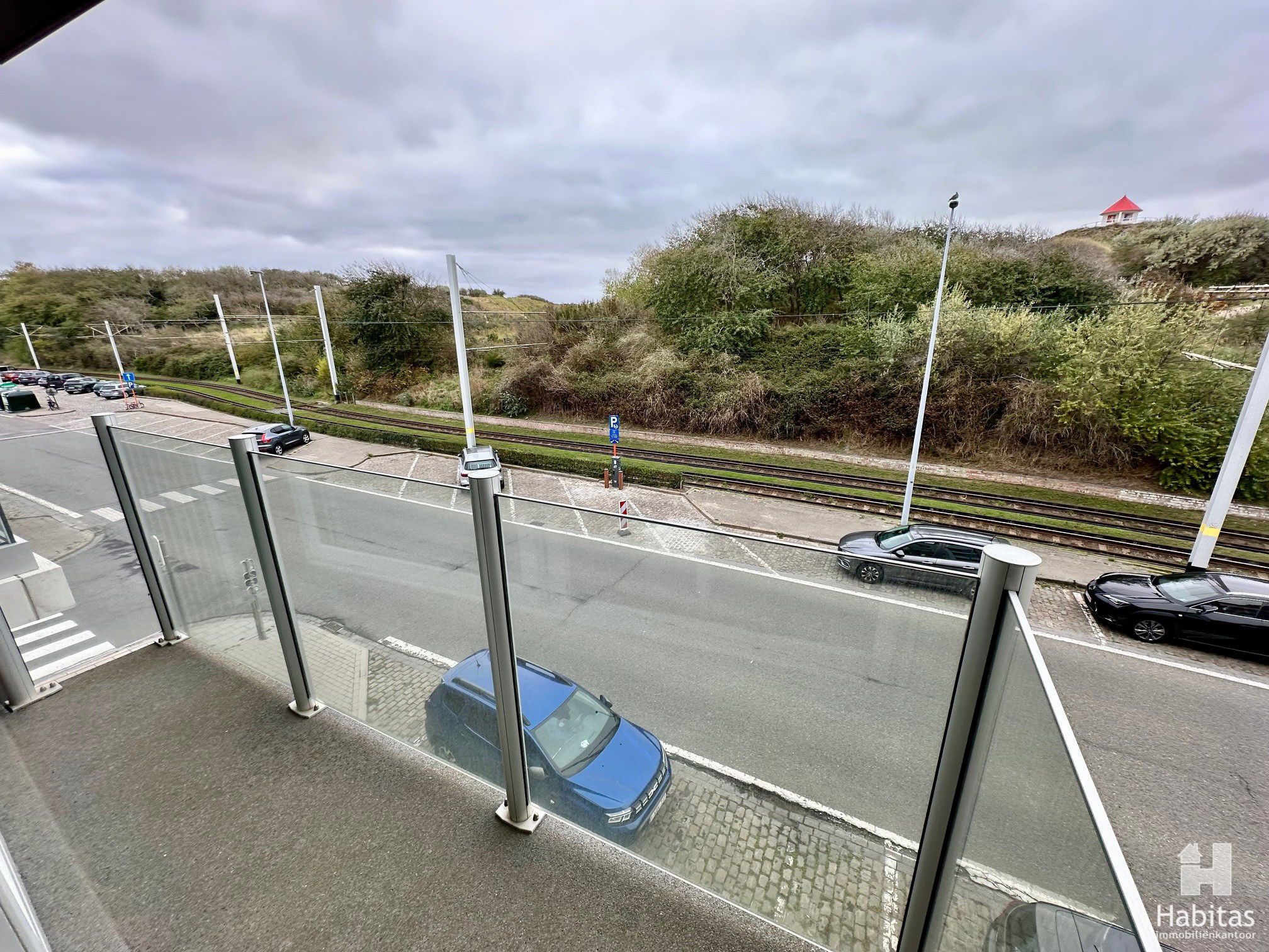 stijlvol afgewerkt en recent gebouwd appartement, op wellicht één van de mooiste liggingen van Wenduine foto 10