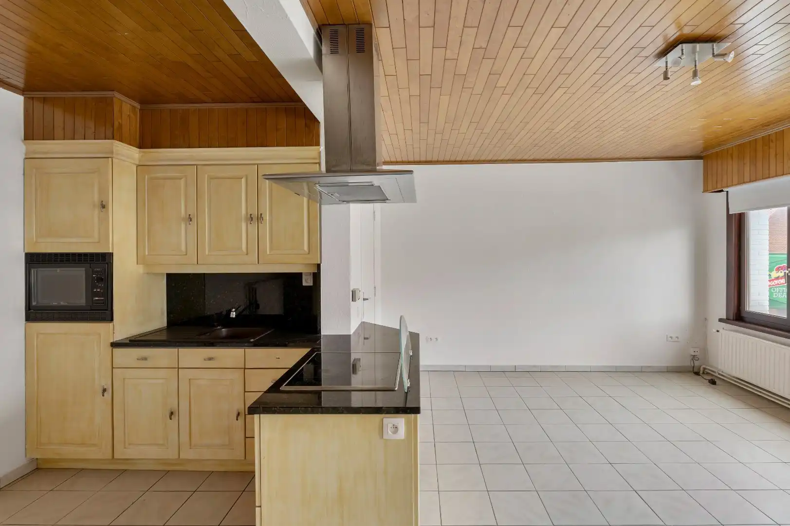 TE HUUR – Instapklare frituur met woongelegenheid, 3 garages en tuin – Olen foto 12