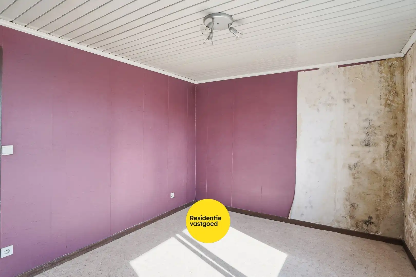 Te renoveren woning in centrum Eernegem foto 11