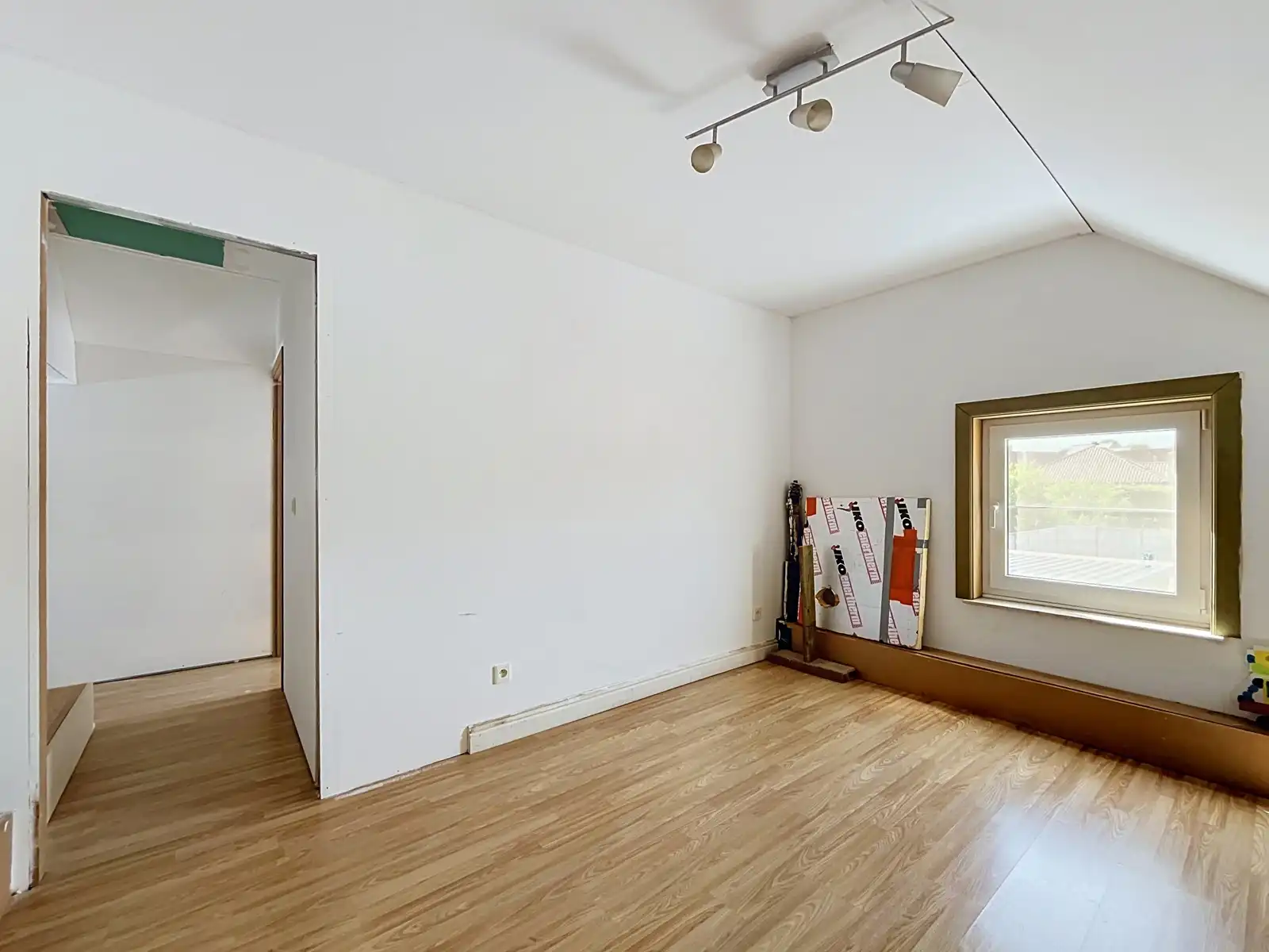 Charmante en opgefriste woning te Nieuwerkerken foto 14