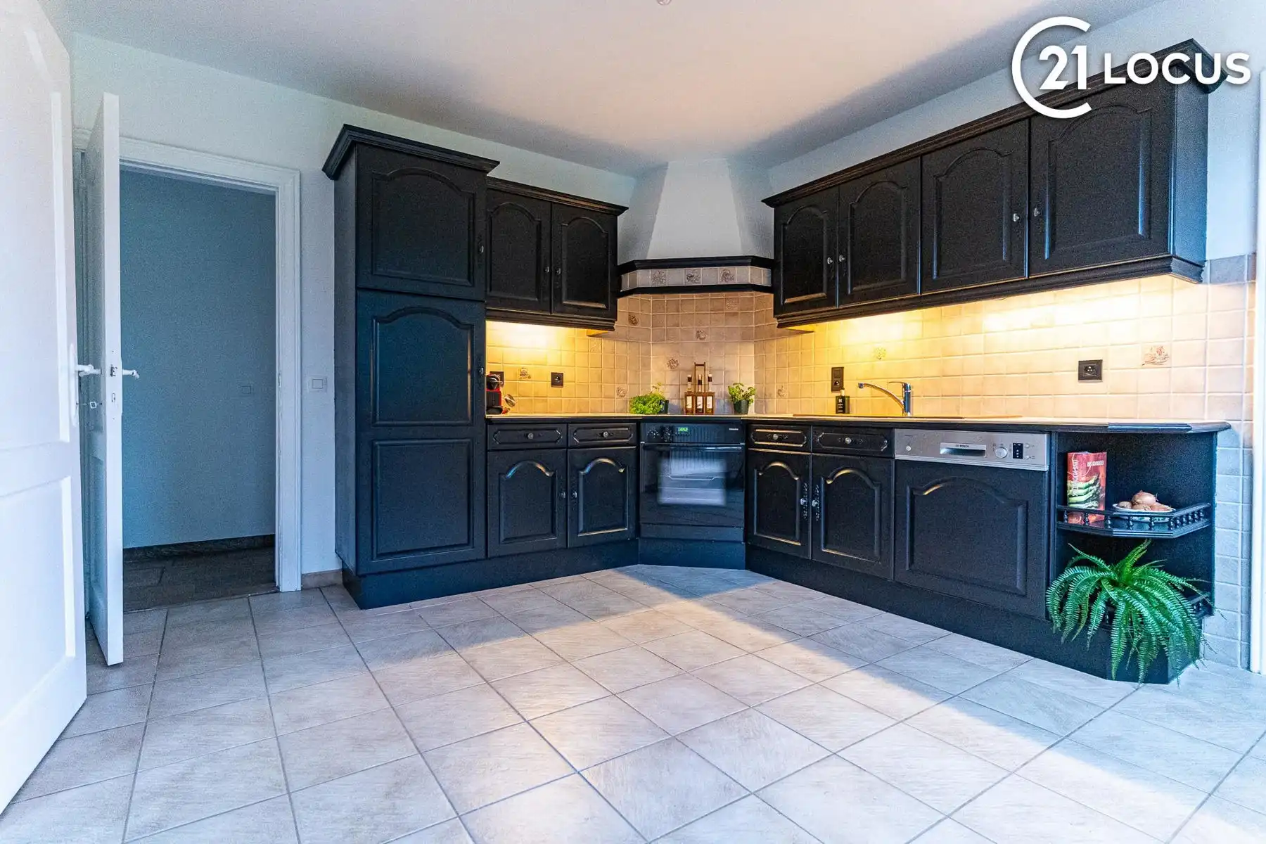 Ruime villa met 4 slpk, grote tuin en garage foto 5