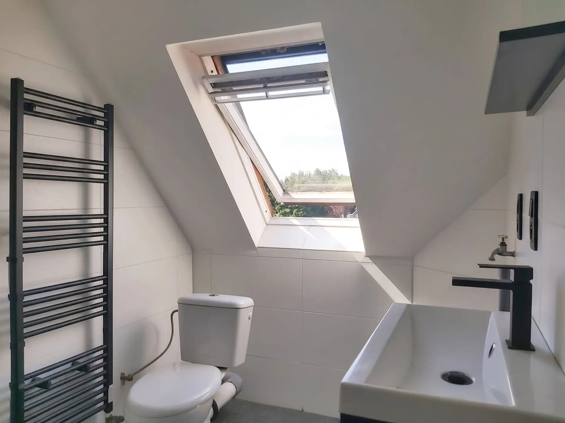 Appartement met 1 slaapkamer, terras en privatieve autostaanplaats in Maasmechelen! foto 8