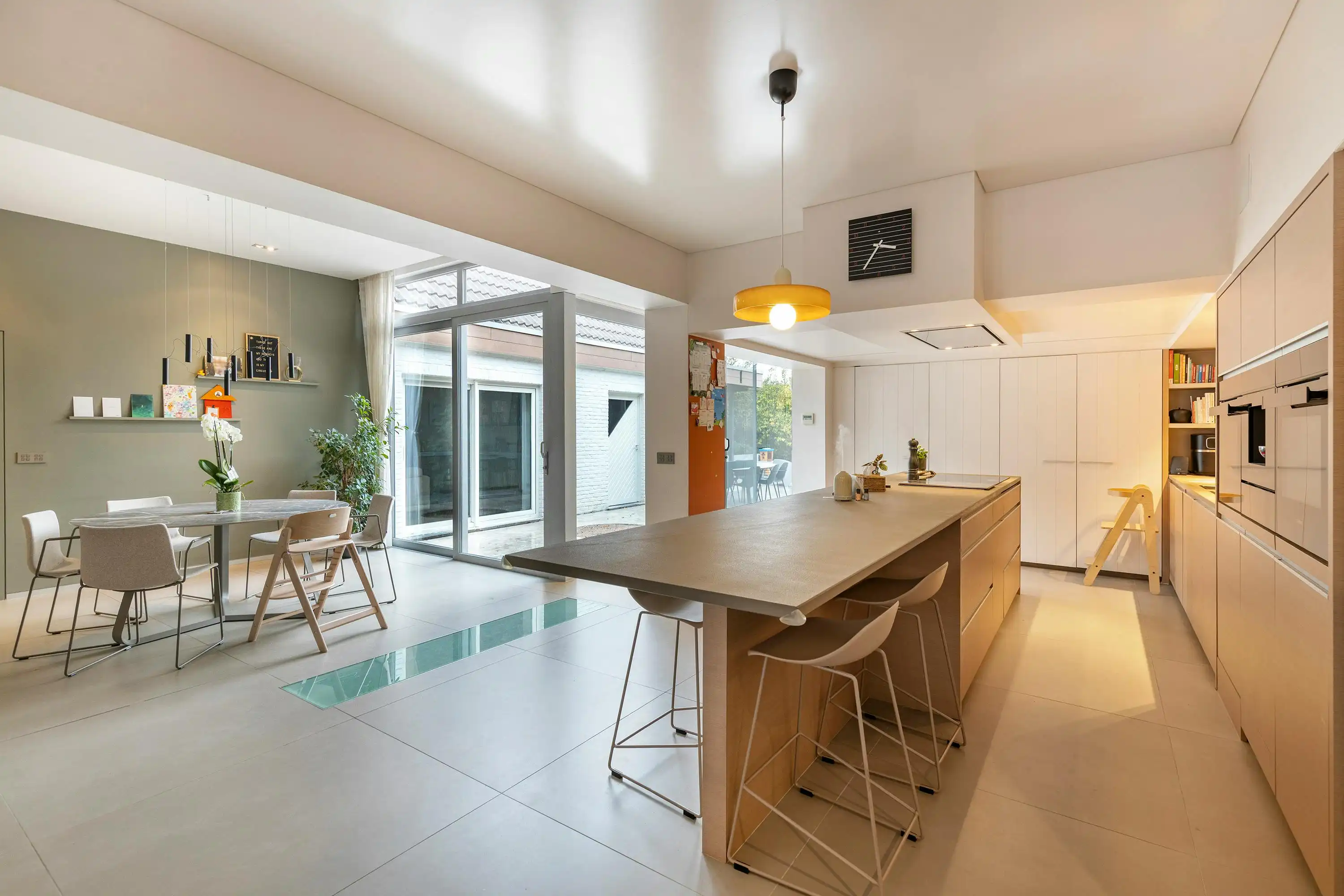 Gerenoveerde burgerwoning met 5 kamers te koop Beveren-Leie foto 2